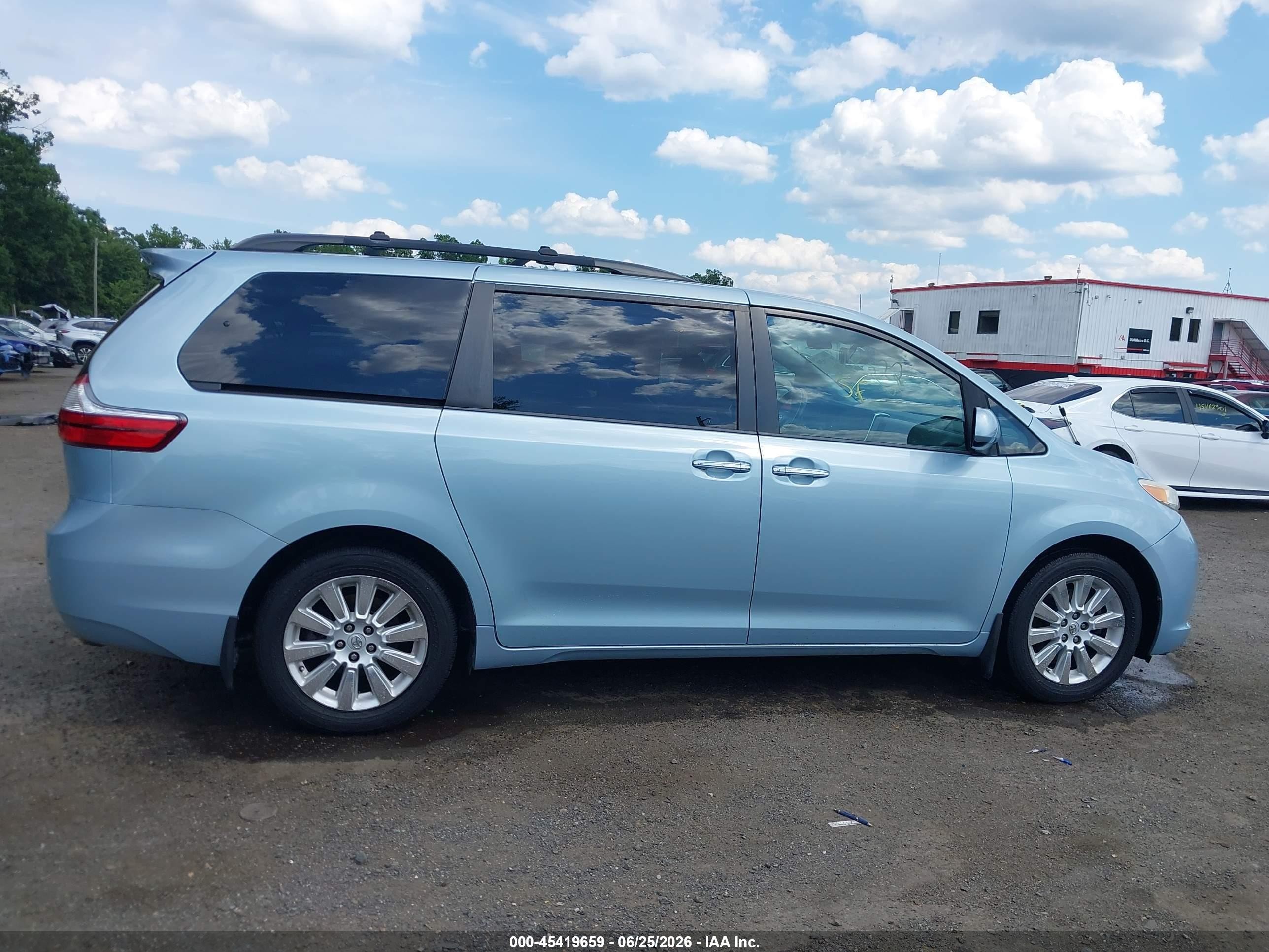 2015 Toyota Sienna Xle Premium 7 Passenger Light Blue vin: 5TDDK3DC3FS098948