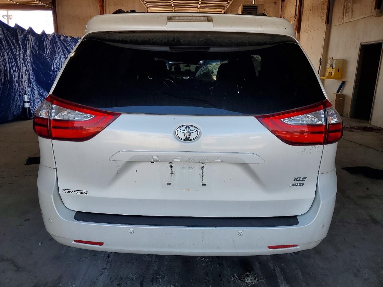 2015 Toyota Sienna Xle Premium 7-passenger White vin: 5TDDK3DC3FS101461