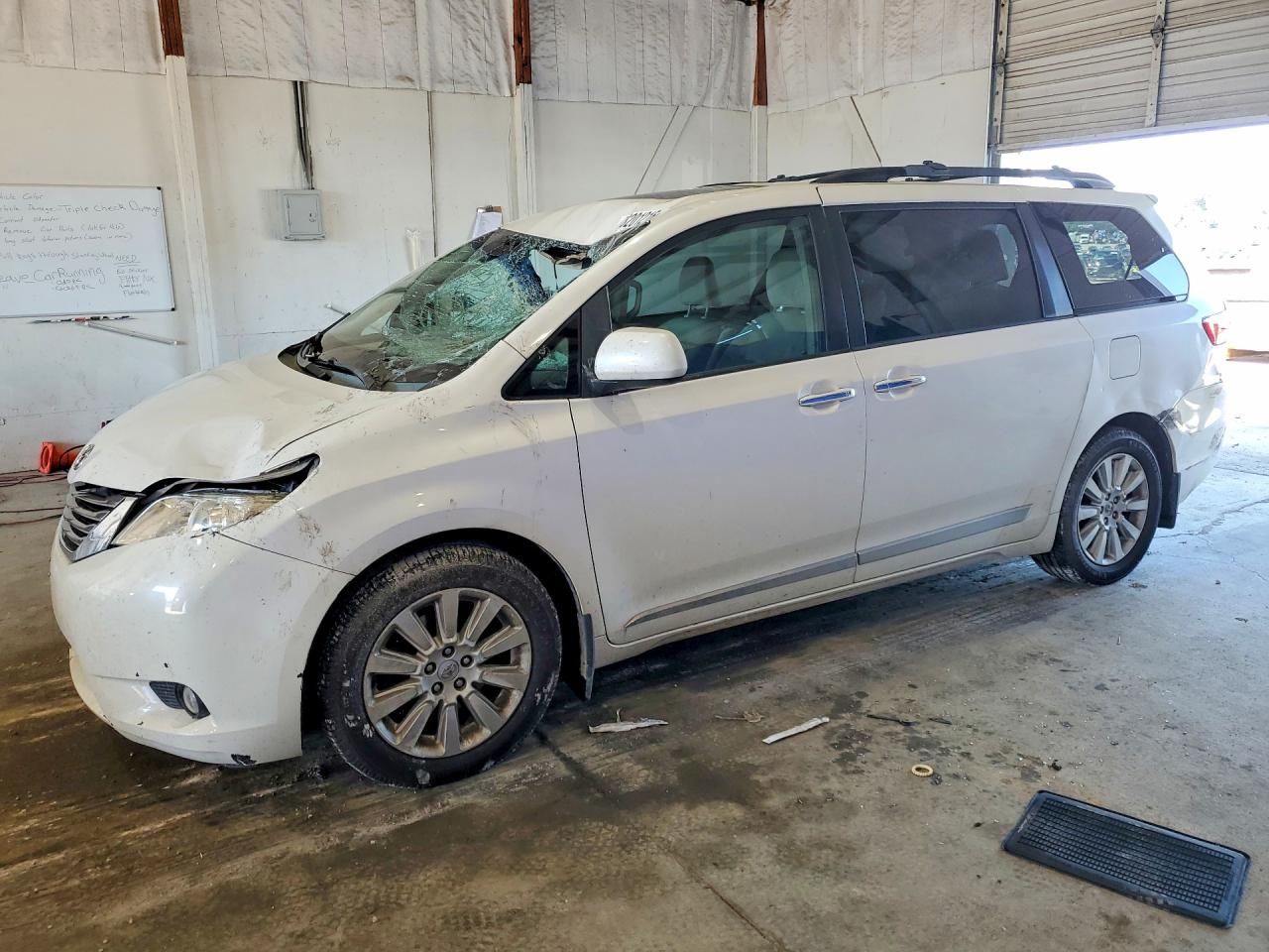 2015 Toyota Sienna Xle Premium 7-passenger White vin: 5TDDK3DC3FS101461