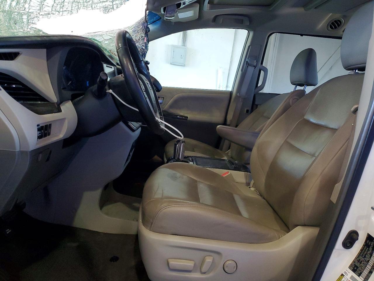 2015 Toyota Sienna Xle Premium 7-passenger White vin: 5TDDK3DC3FS101461