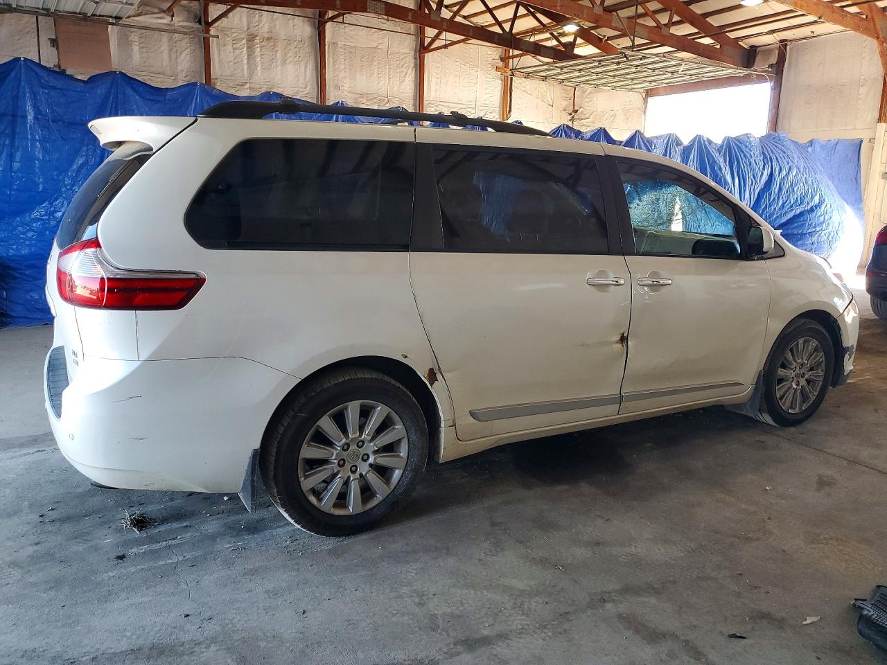 2015 Toyota Sienna Xle Premium 7-passenger White vin: 5TDDK3DC3FS101461