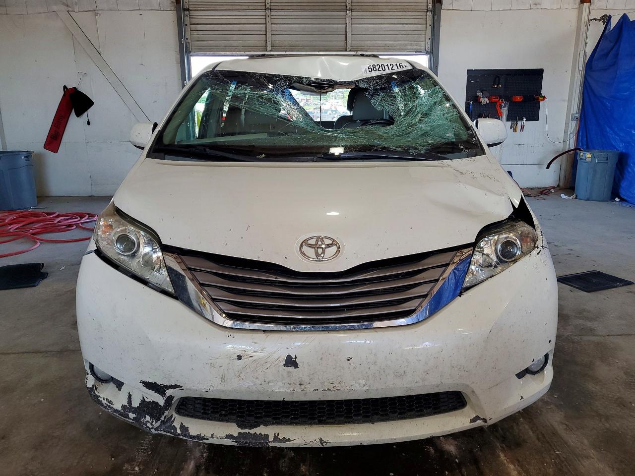 2015 Toyota Sienna Xle Premium 7-passenger White vin: 5TDDK3DC3FS101461