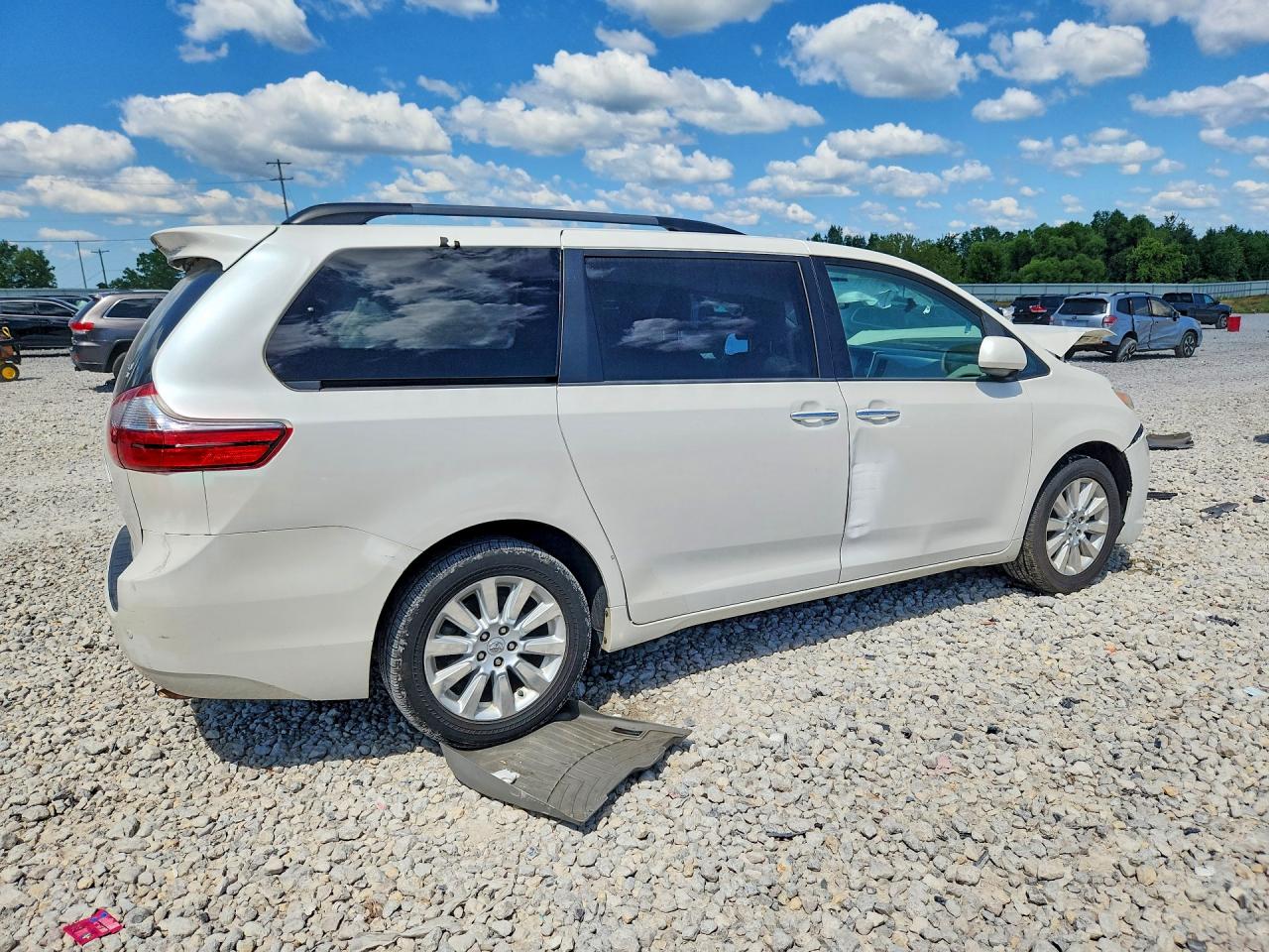2015 Toyota Sienna Xle Premium 7-passenger White vin: 5TDDK3DC3FS118468