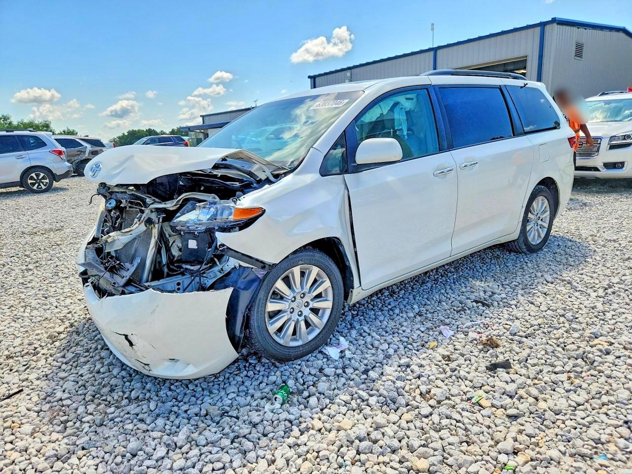 2015 Toyota Sienna Xle Premium 7-passenger White vin: 5TDDK3DC3FS118468