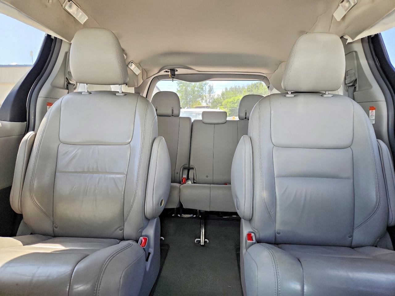 2015 Toyota Sienna Xle Premium 7-passenger White vin: 5TDDK3DC3FS118468