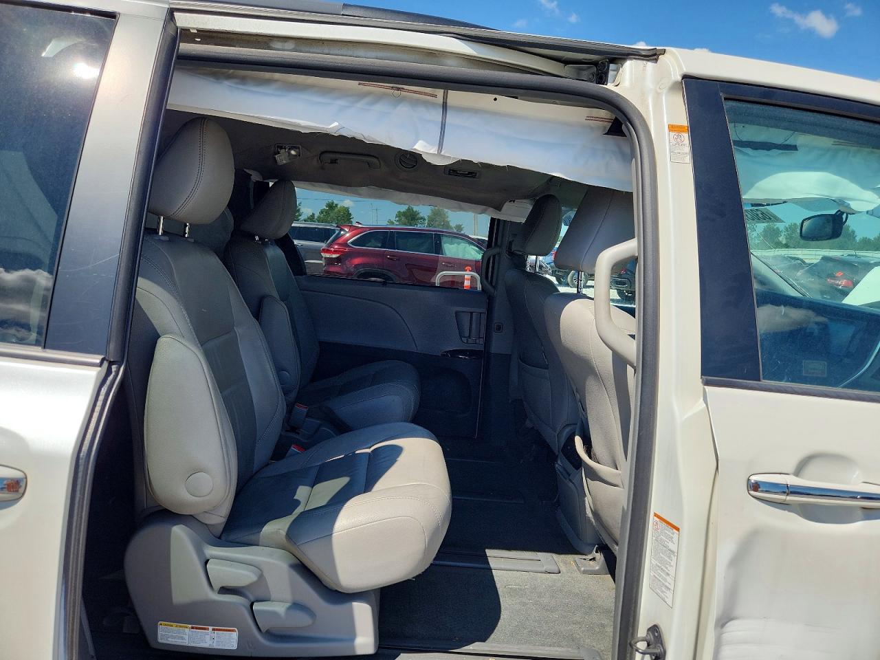 2015 Toyota Sienna Xle Premium 7-passenger White vin: 5TDDK3DC3FS118468