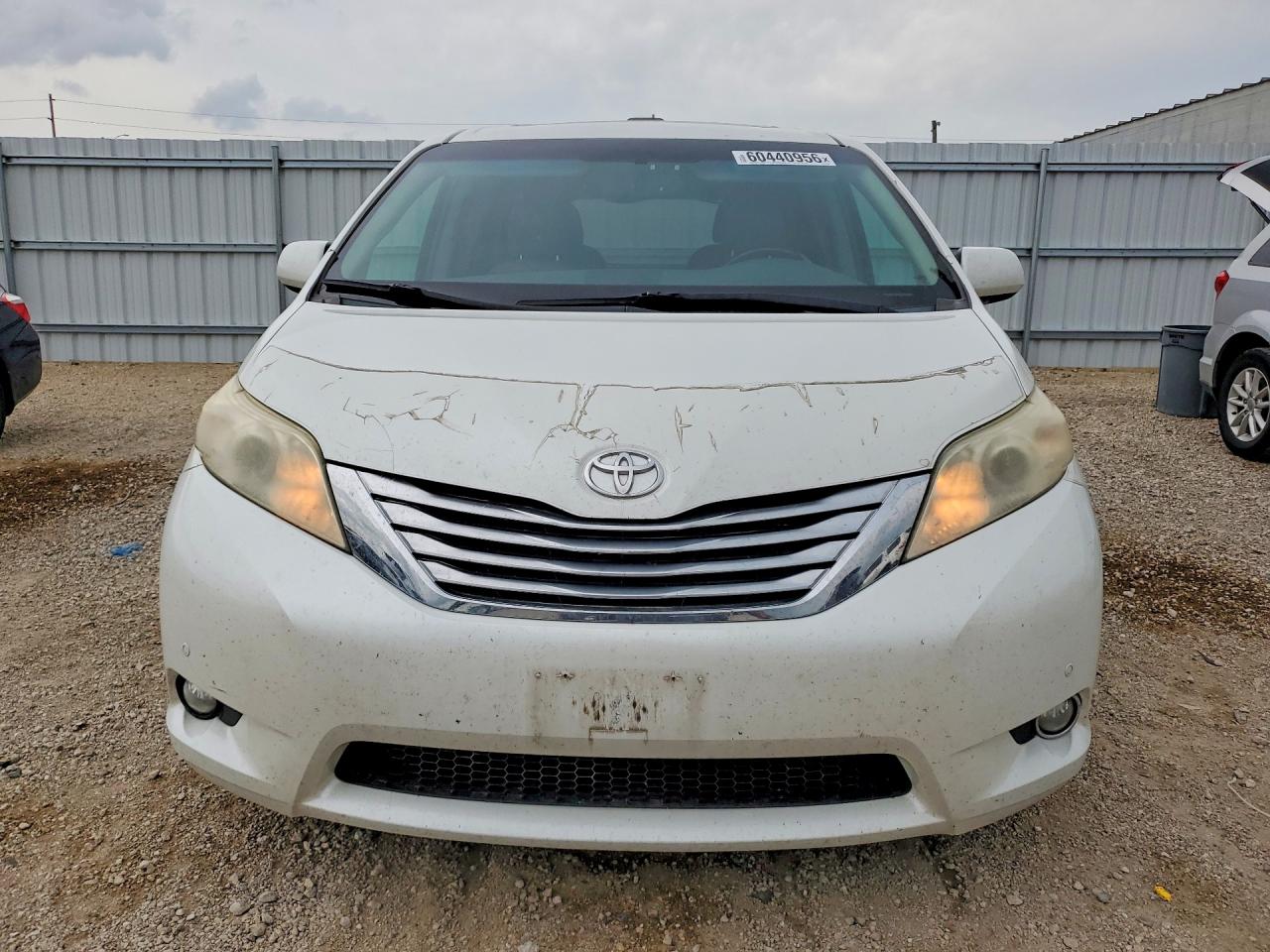 2011 Toyota Sienna Limited 7-passenger White vin: 5TDDK3DC4BS004358