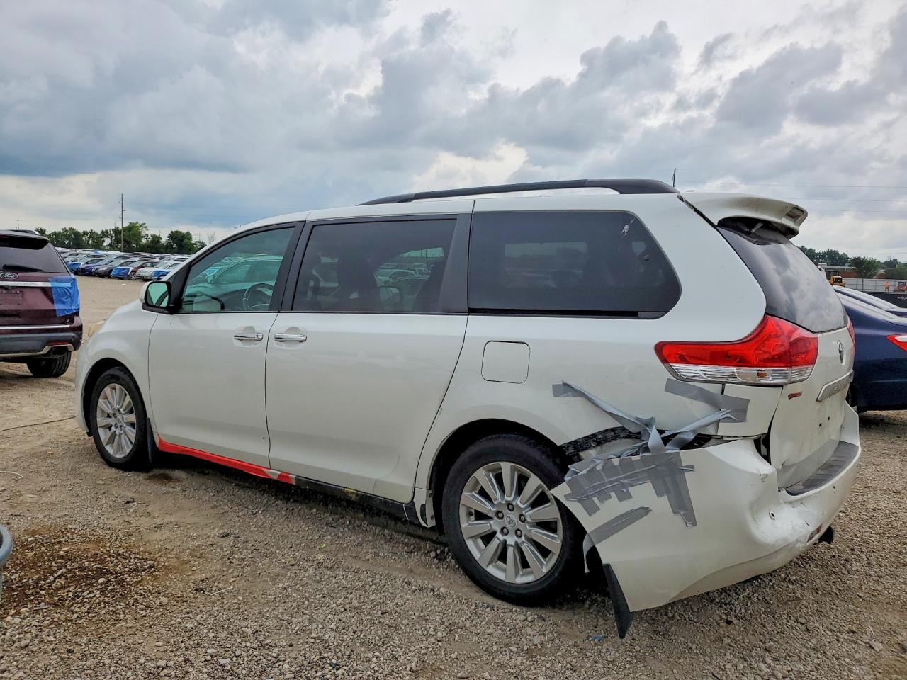 2011 Toyota Sienna Limited 7-passenger White vin: 5TDDK3DC4BS004358