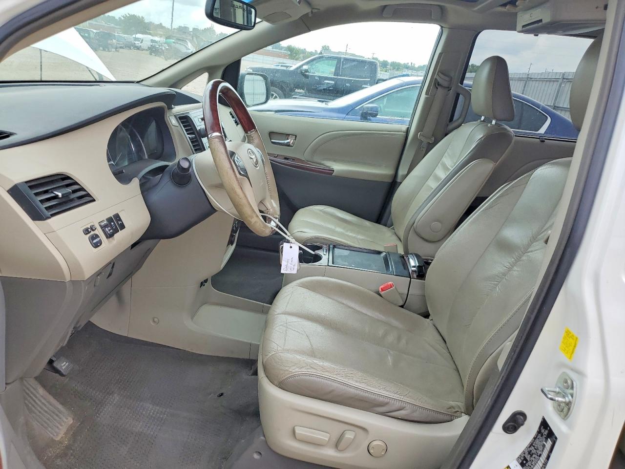 2011 Toyota Sienna Limited 7-passenger White vin: 5TDDK3DC4BS004358