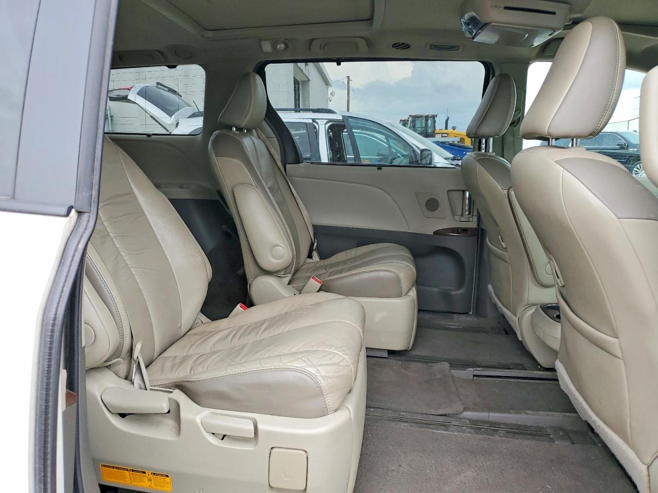 2011 Toyota Sienna Limited 7-passenger White vin: 5TDDK3DC4BS004358