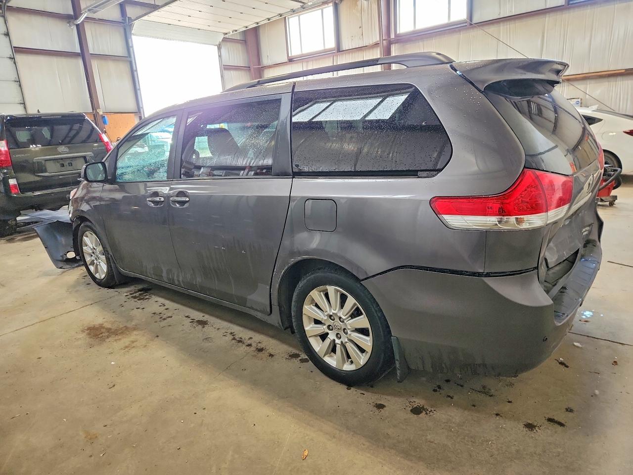 2011 Toyota Sienna Xle 7-passenger Gray vin: 5TDDK3DC4BS006952
