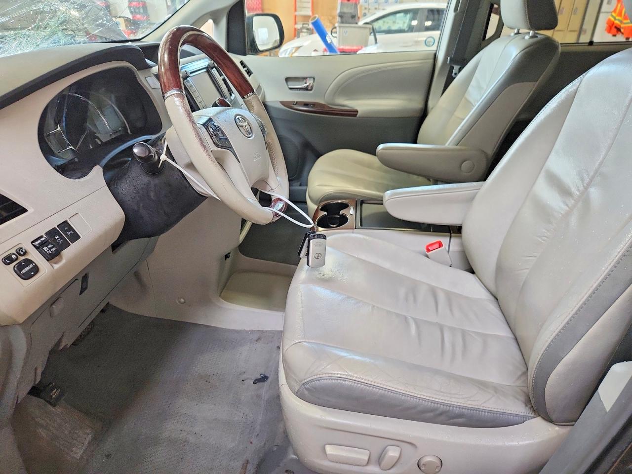 2011 Toyota Sienna Xle 7-passenger Gray vin: 5TDDK3DC4BS006952