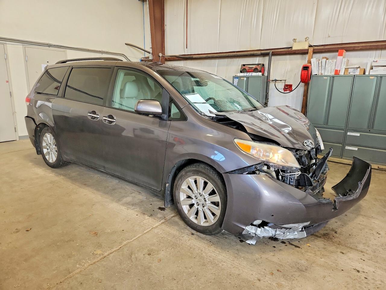 2011 Toyota Sienna Xle 7-passenger Gray vin: 5TDDK3DC4BS006952