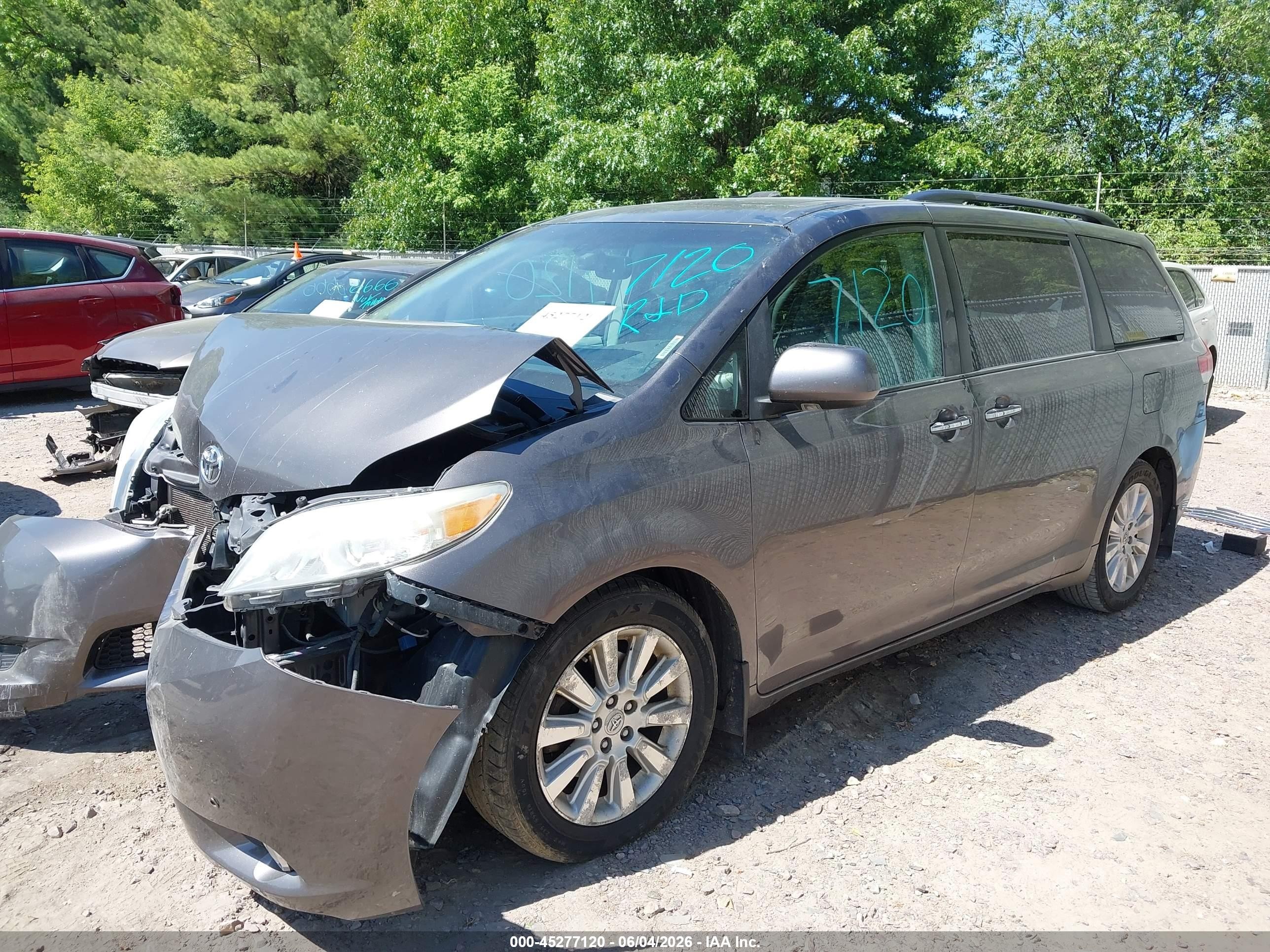2011 Toyota Sienna Limited Gray vin: 5TDDK3DC4BS010712