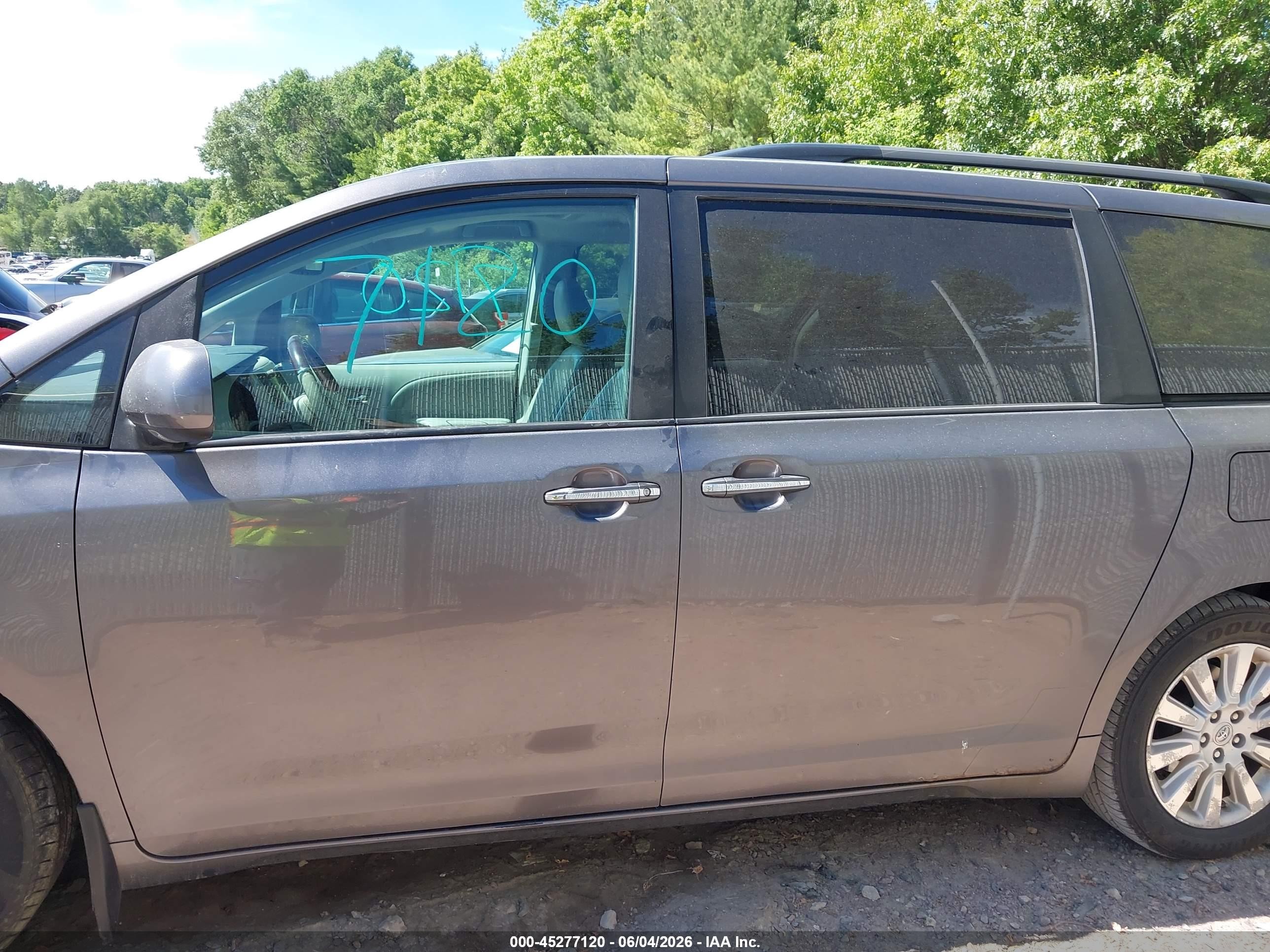 2011 Toyota Sienna Limited Gray vin: 5TDDK3DC4BS010712