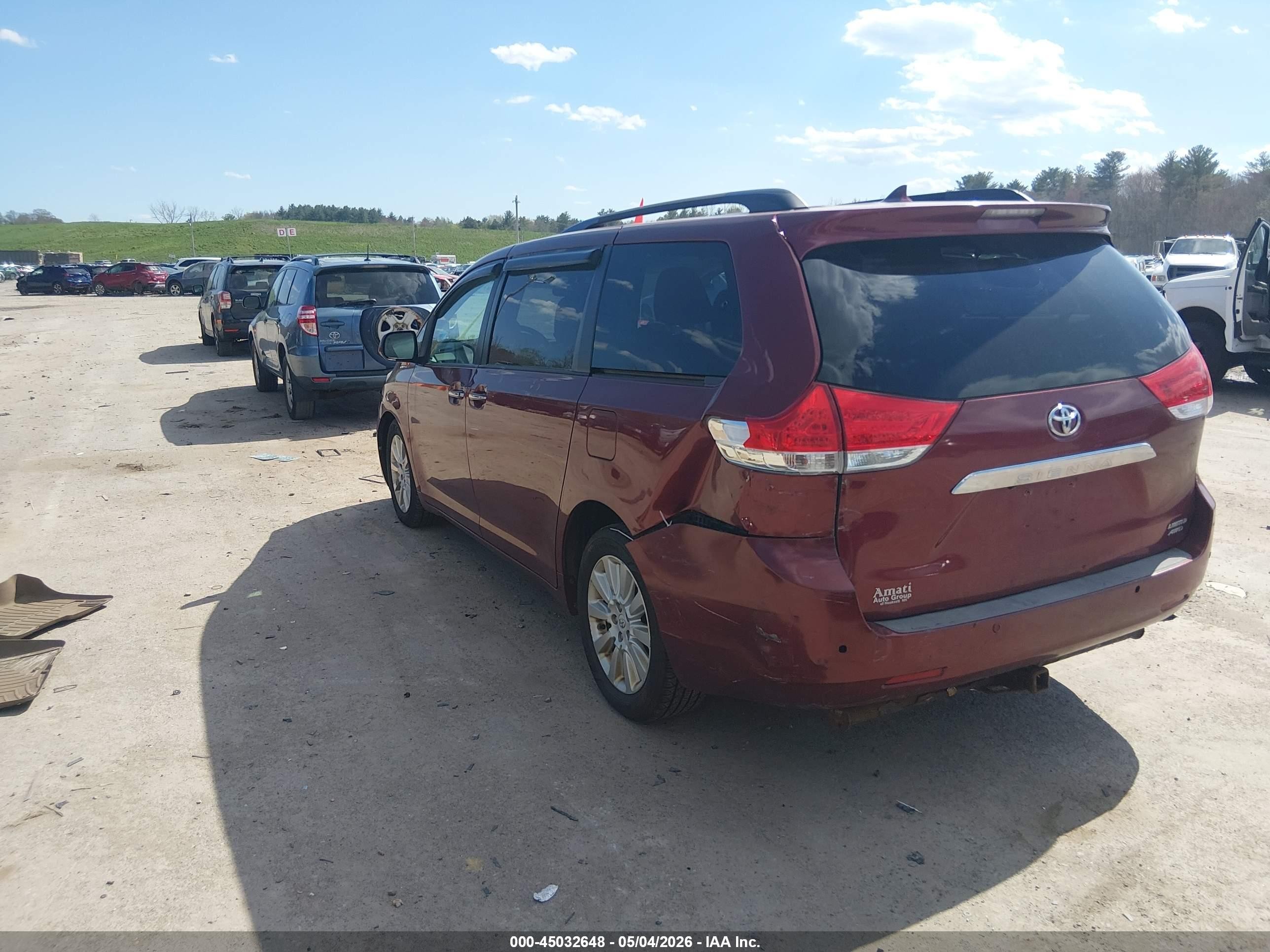 2011 Toyota Sienna Limited Red vin: 5TDDK3DC4BS019927