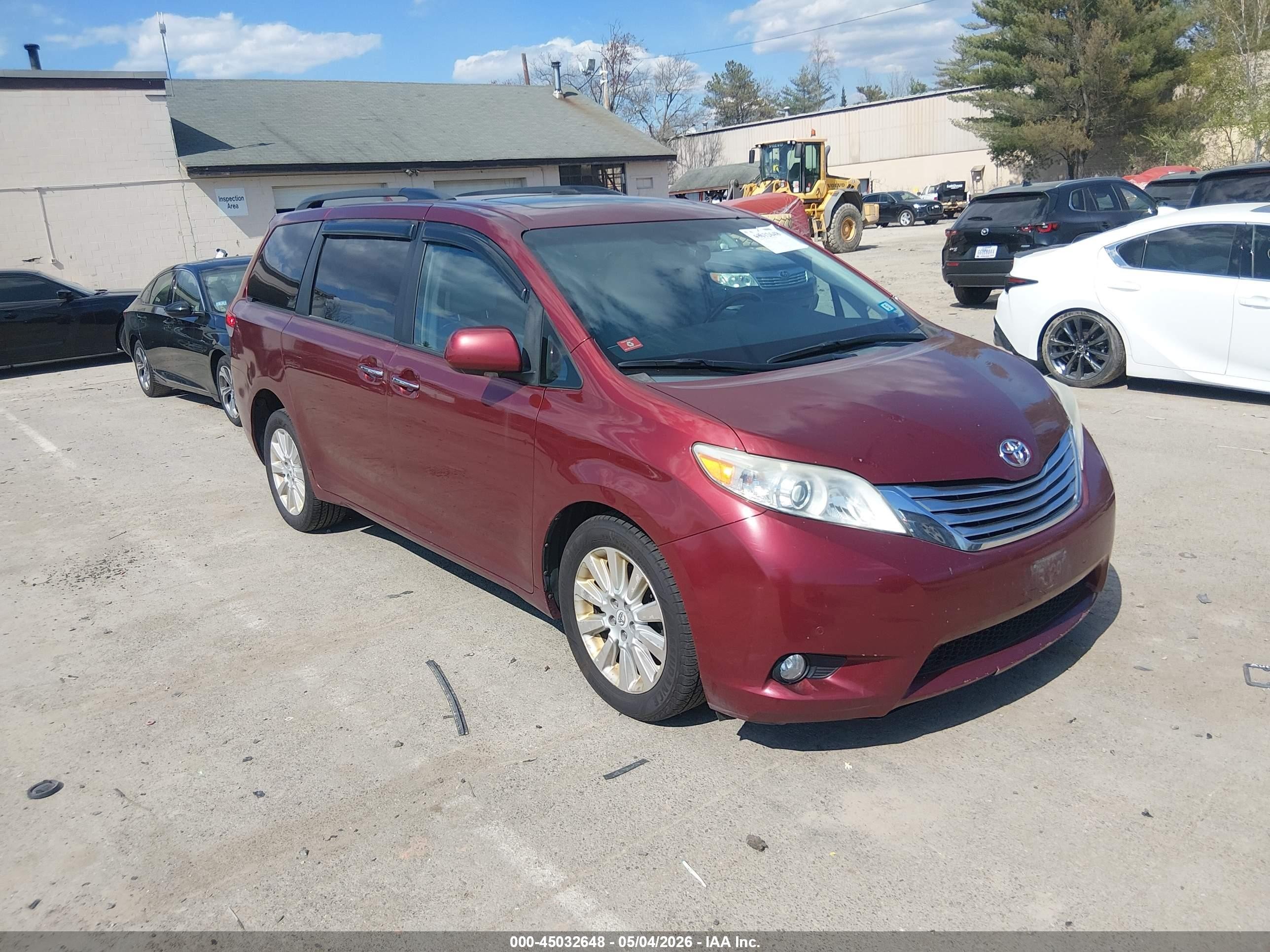 2011 Toyota Sienna Limited Red vin: 5TDDK3DC4BS019927
