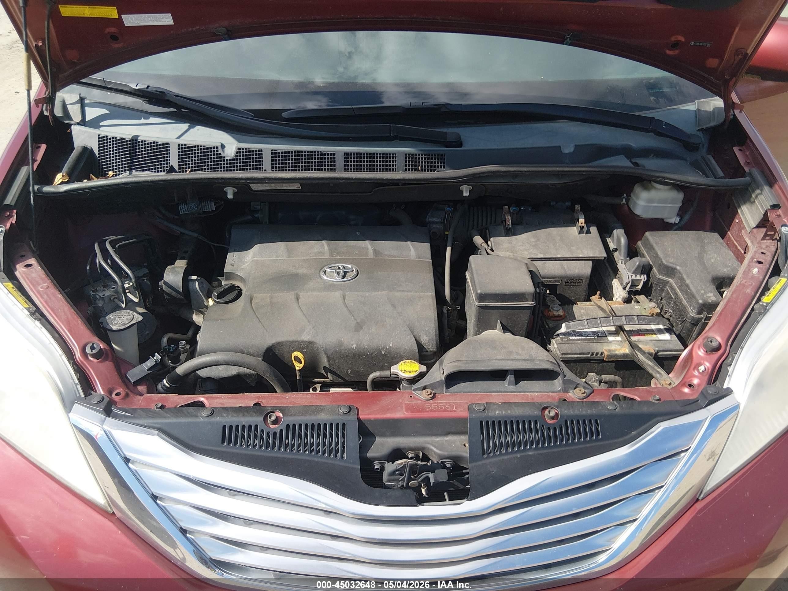 2011 Toyota Sienna Limited Red vin: 5TDDK3DC4BS019927