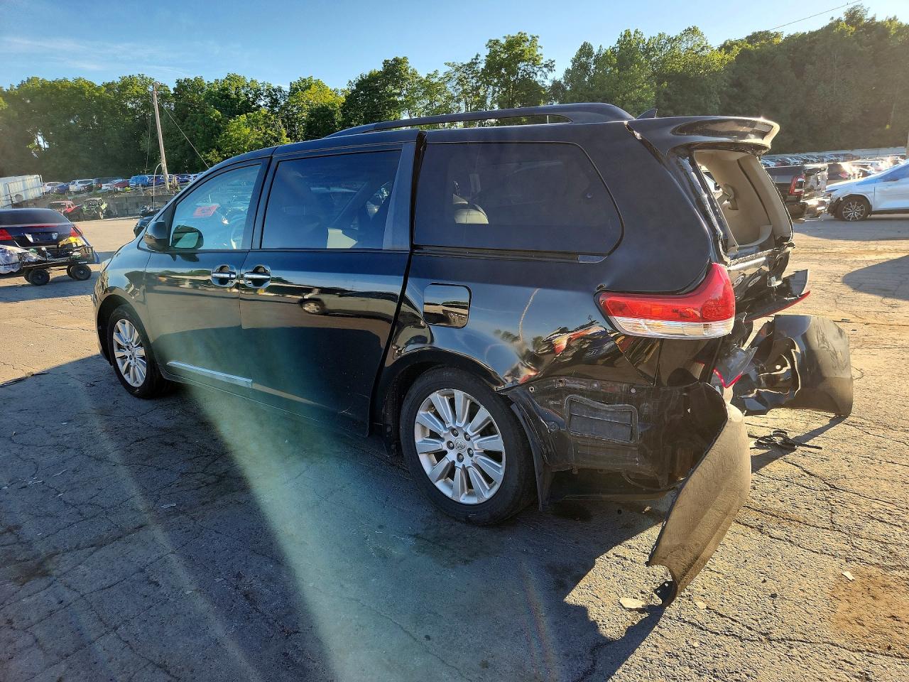 2011 Toyota Sienna Xle 7-passenger Black vin: 5TDDK3DC4BS026859