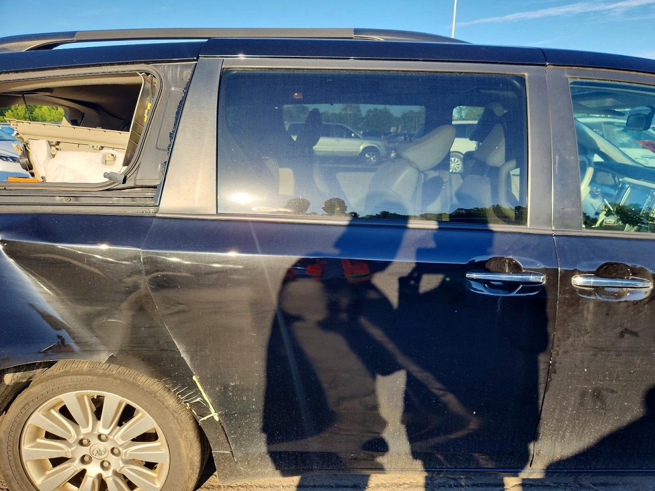 2011 Toyota Sienna Xle 7-passenger Black vin: 5TDDK3DC4BS026859