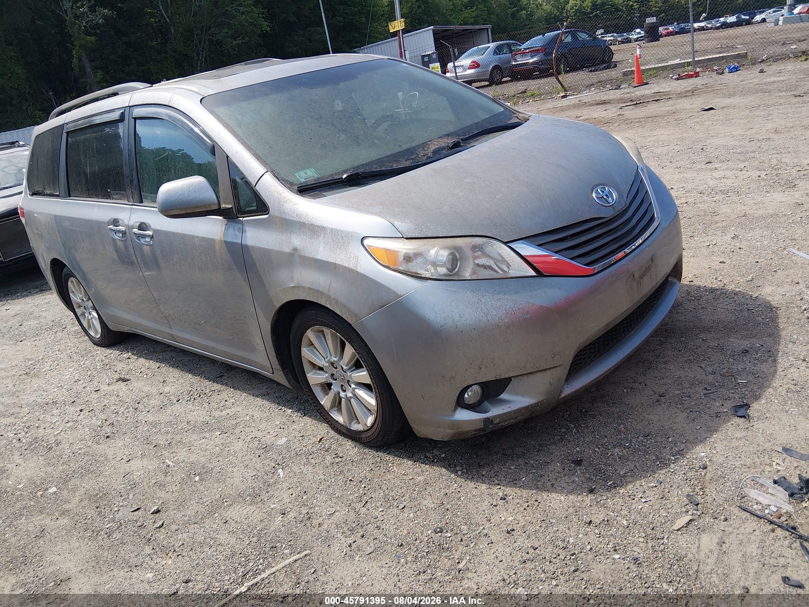 2011 Toyota Sienna Xle Silver vin: 5TDDK3DC4BS030054
