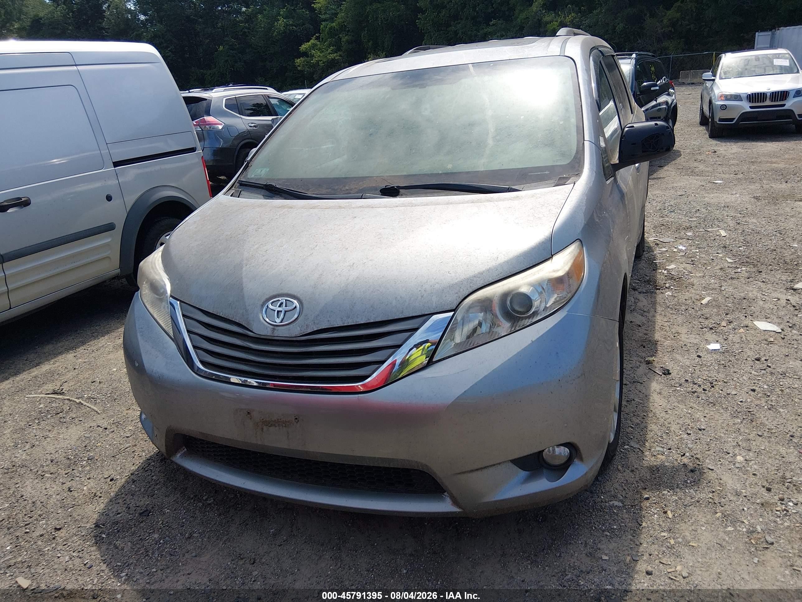 2011 Toyota Sienna Xle Silver vin: 5TDDK3DC4BS030054