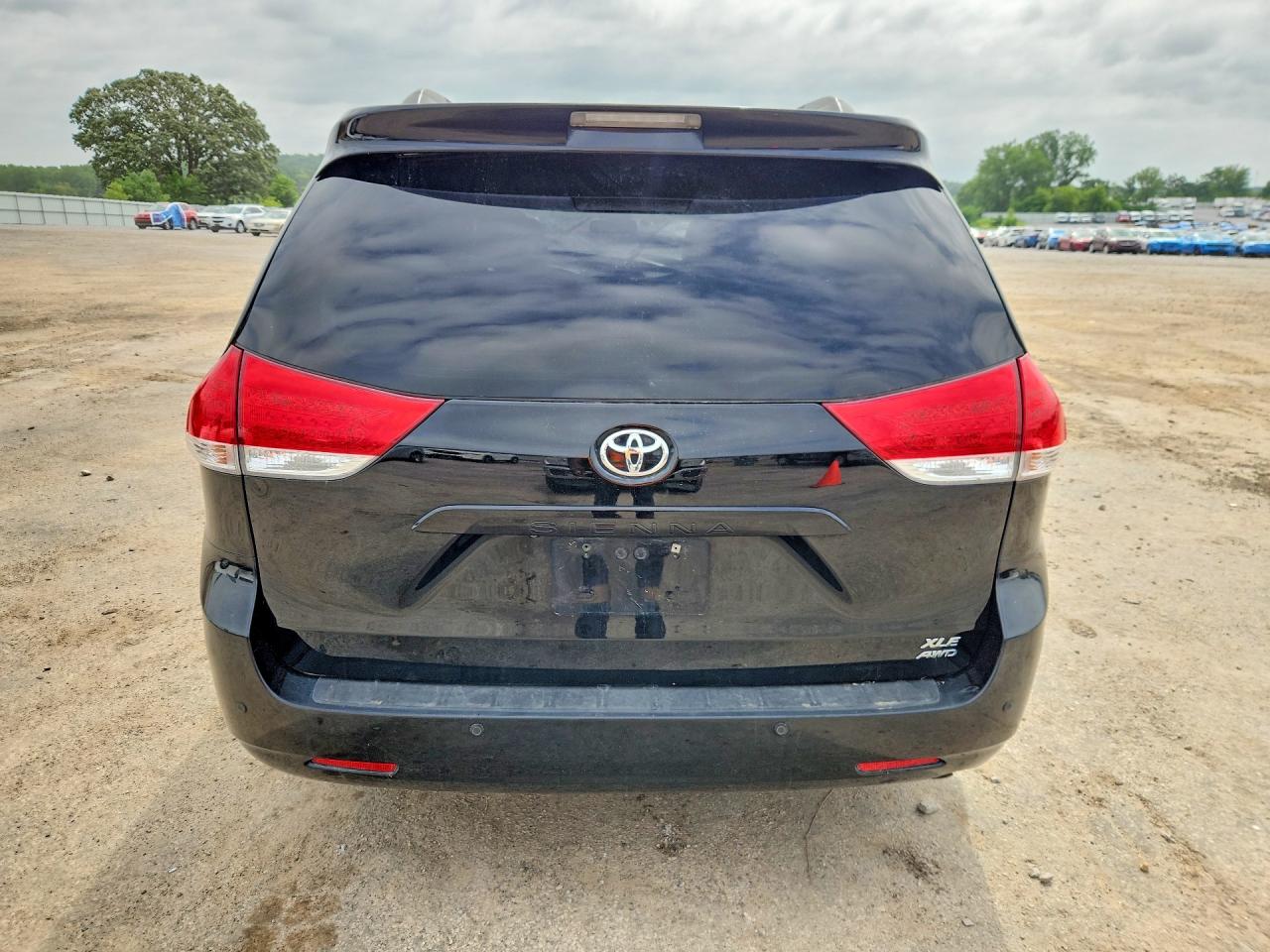 2012 Toyota Sienna Xle 7-passenger Black vin: 5TDDK3DC4CS046482