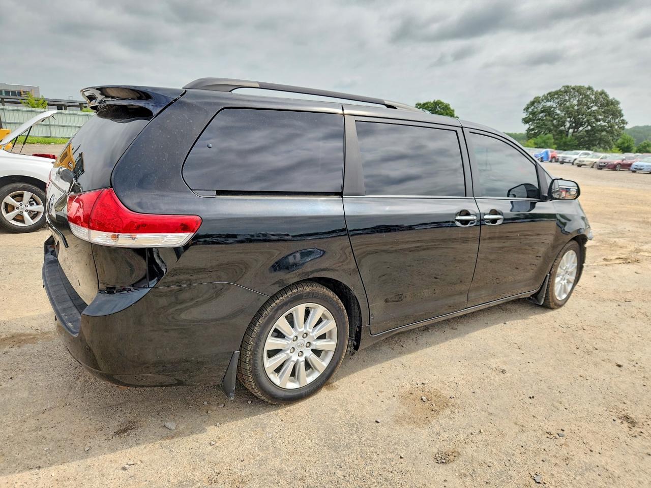 2012 Toyota Sienna Xle 7-passenger Black vin: 5TDDK3DC4CS046482