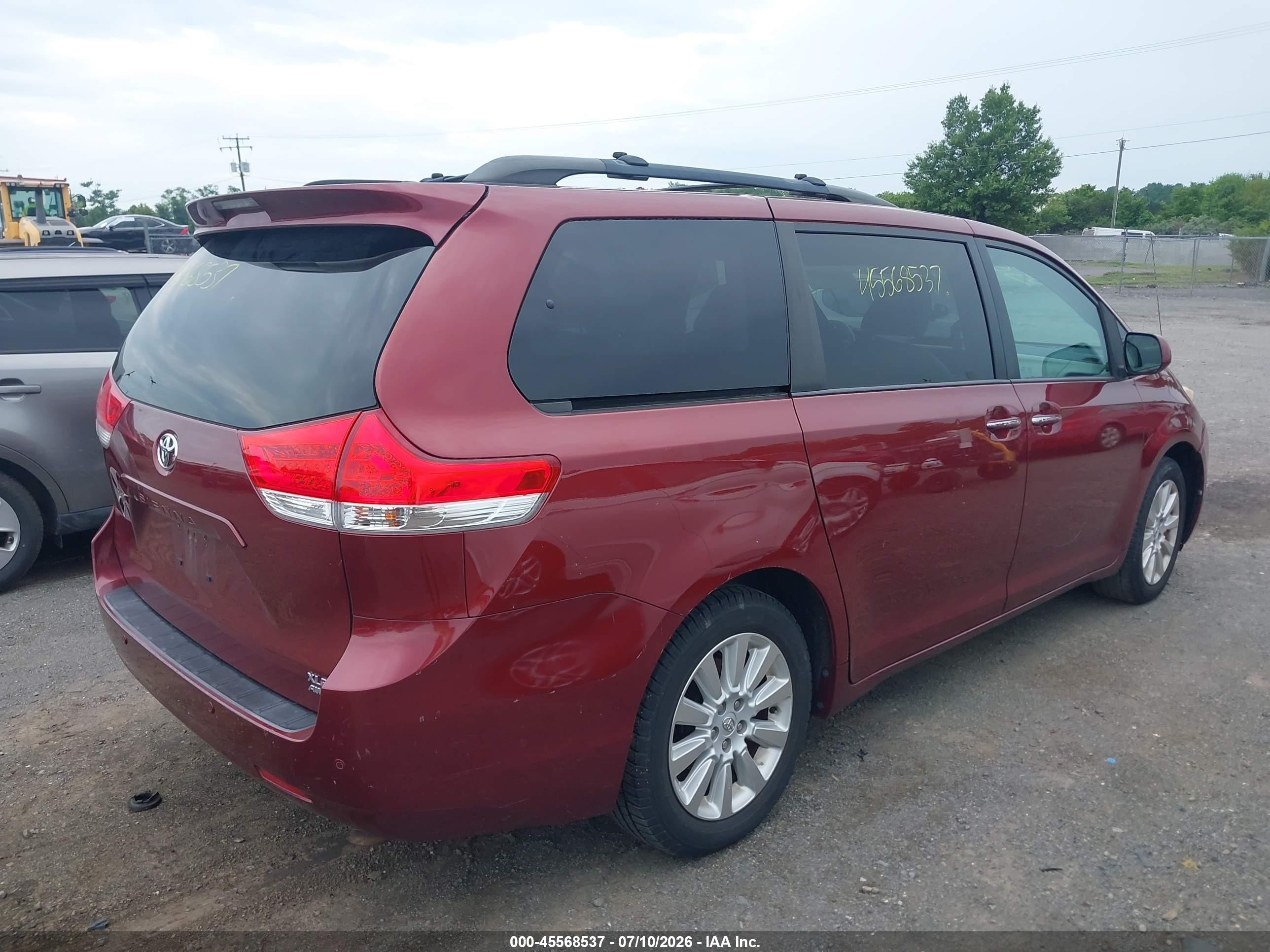 2013 Toyota Sienna Xle 7 Passenger Red vin: 5TDDK3DC4DS053479