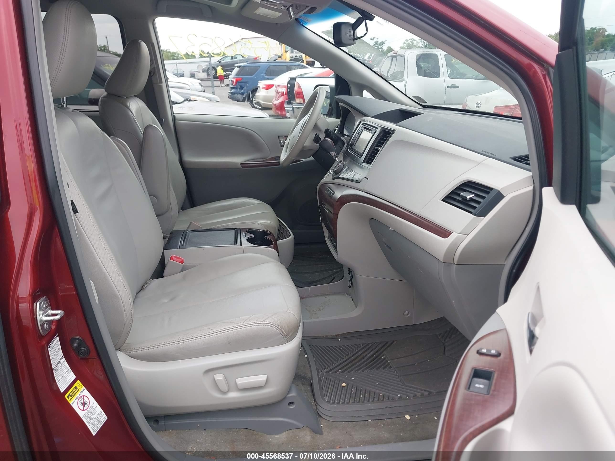 2013 Toyota Sienna Xle 7 Passenger Red vin: 5TDDK3DC4DS053479