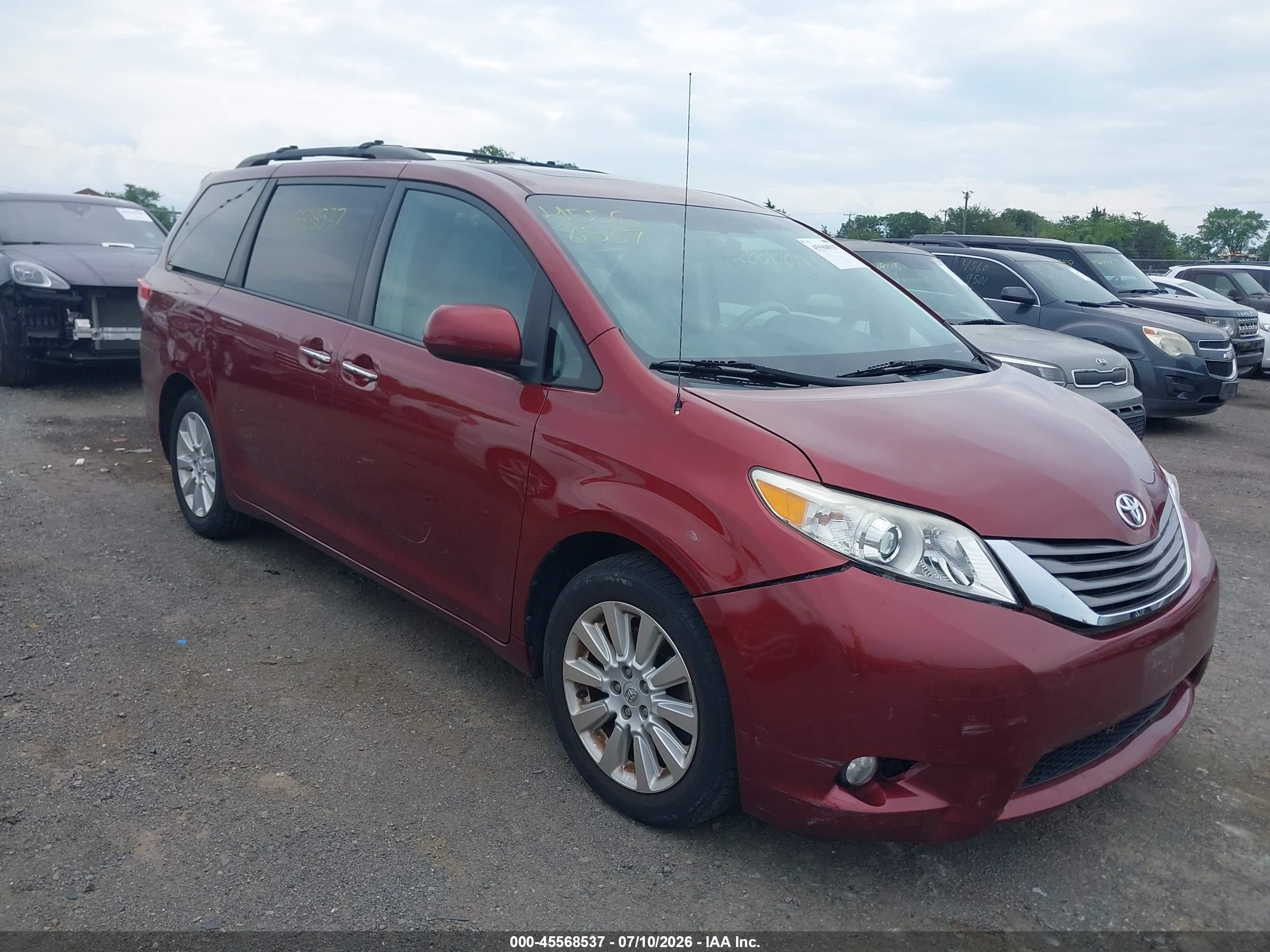 2013 Toyota Sienna Xle 7 Passenger Red vin: 5TDDK3DC4DS053479