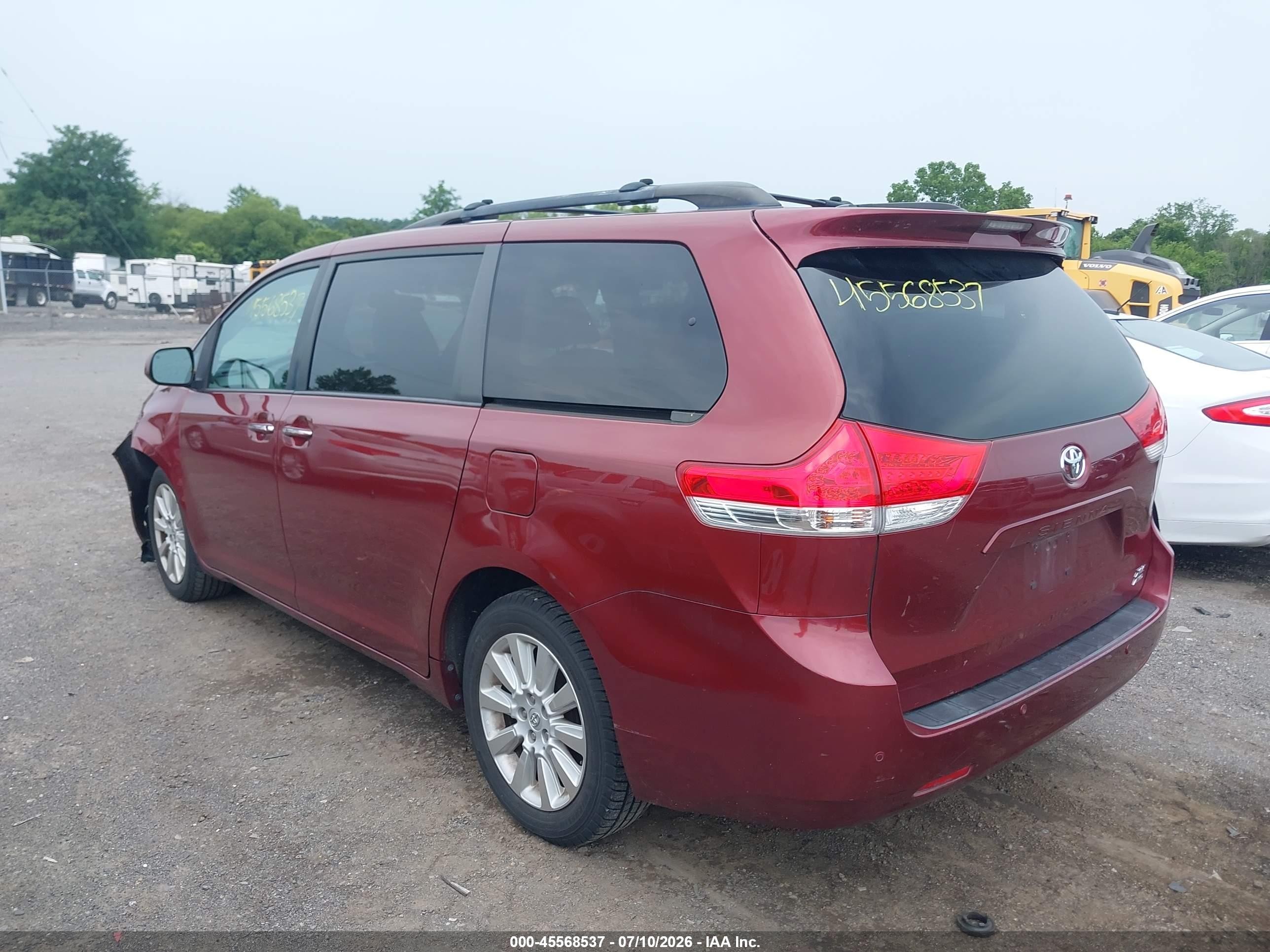 2013 Toyota Sienna Xle 7 Passenger Red vin: 5TDDK3DC4DS053479