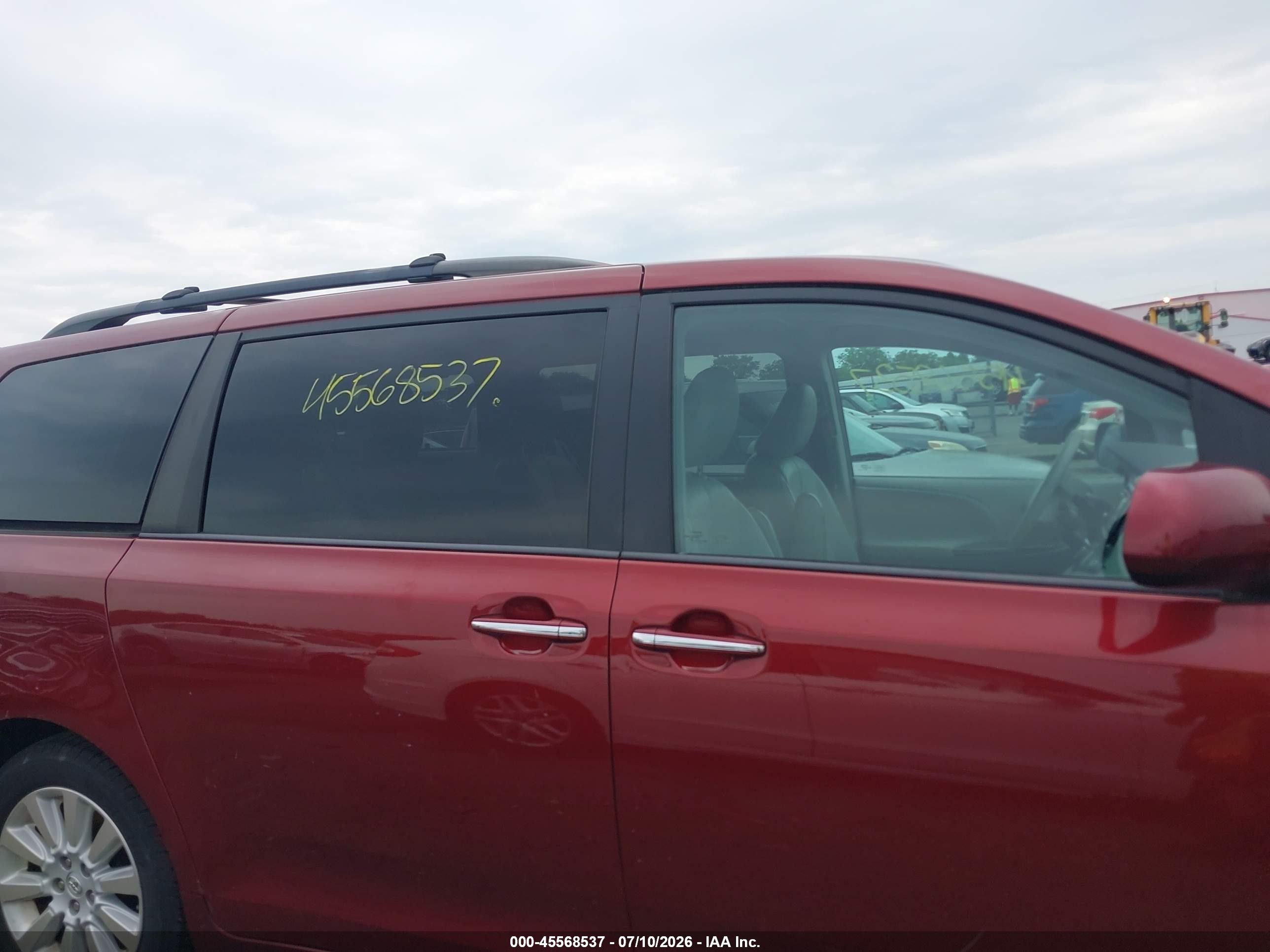 2013 Toyota Sienna Xle 7 Passenger Red vin: 5TDDK3DC4DS053479