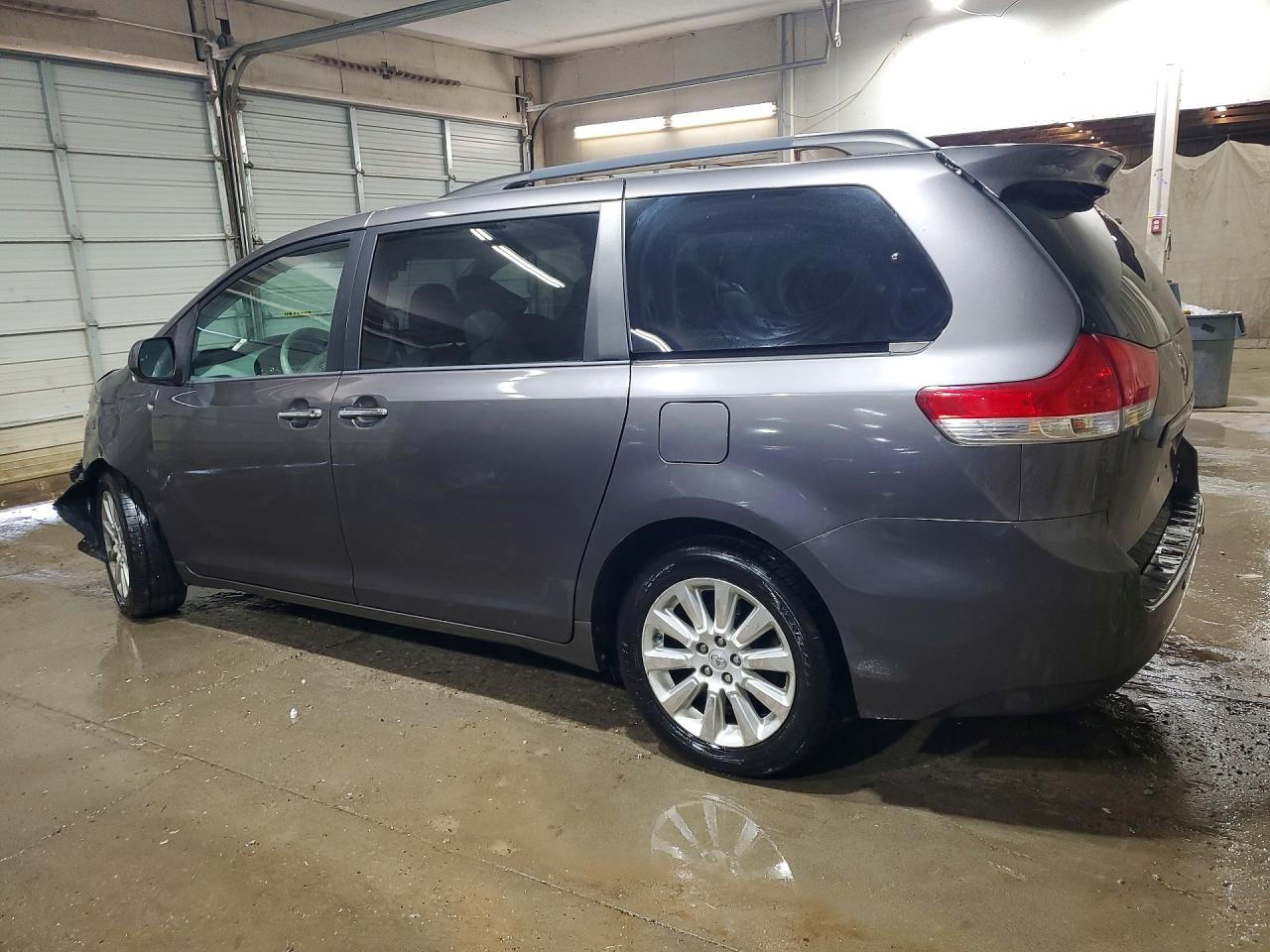 2013 Toyota Sienna Xle 7-passenger Gray vin: 5TDDK3DC4DS058732