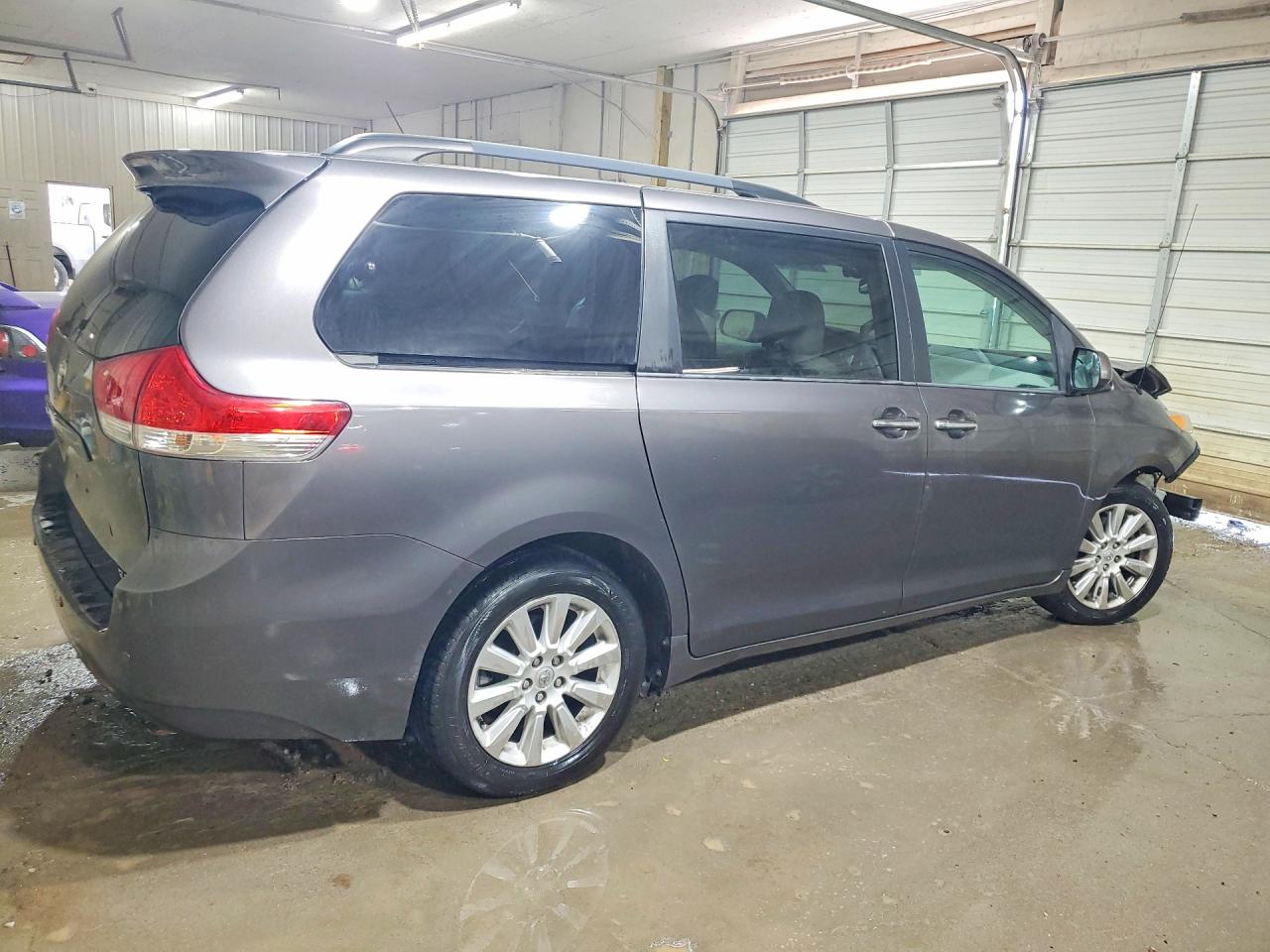2013 Toyota Sienna Xle 7-passenger Gray vin: 5TDDK3DC4DS058732