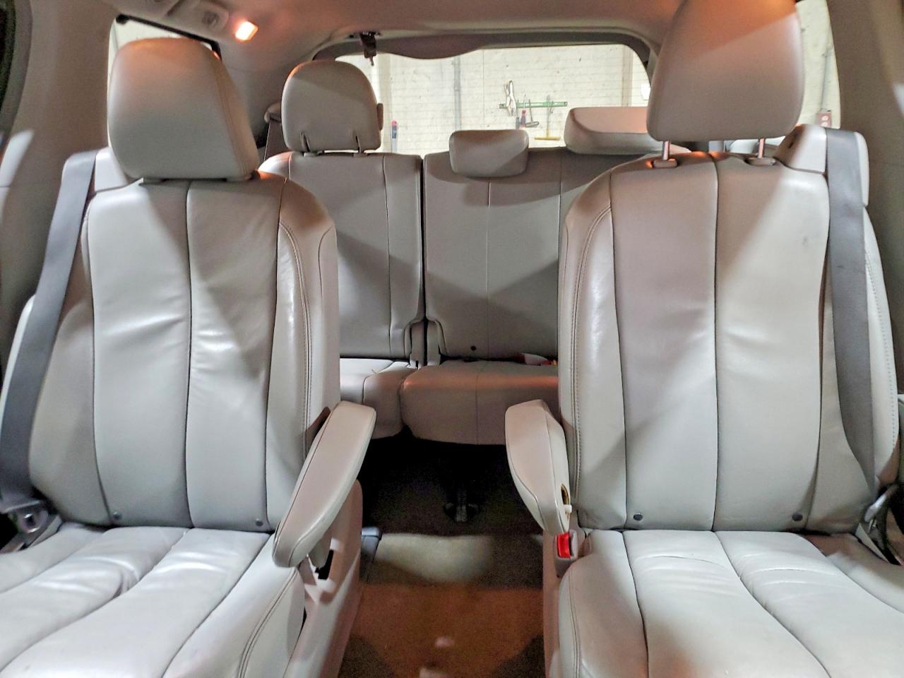 2013 Toyota Sienna Xle 7-passenger Gray vin: 5TDDK3DC4DS058732