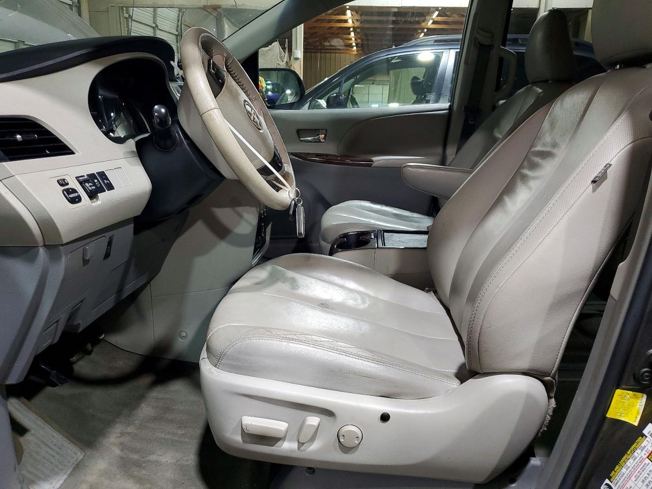 2013 Toyota Sienna Xle 7-passenger Gray vin: 5TDDK3DC4DS058732