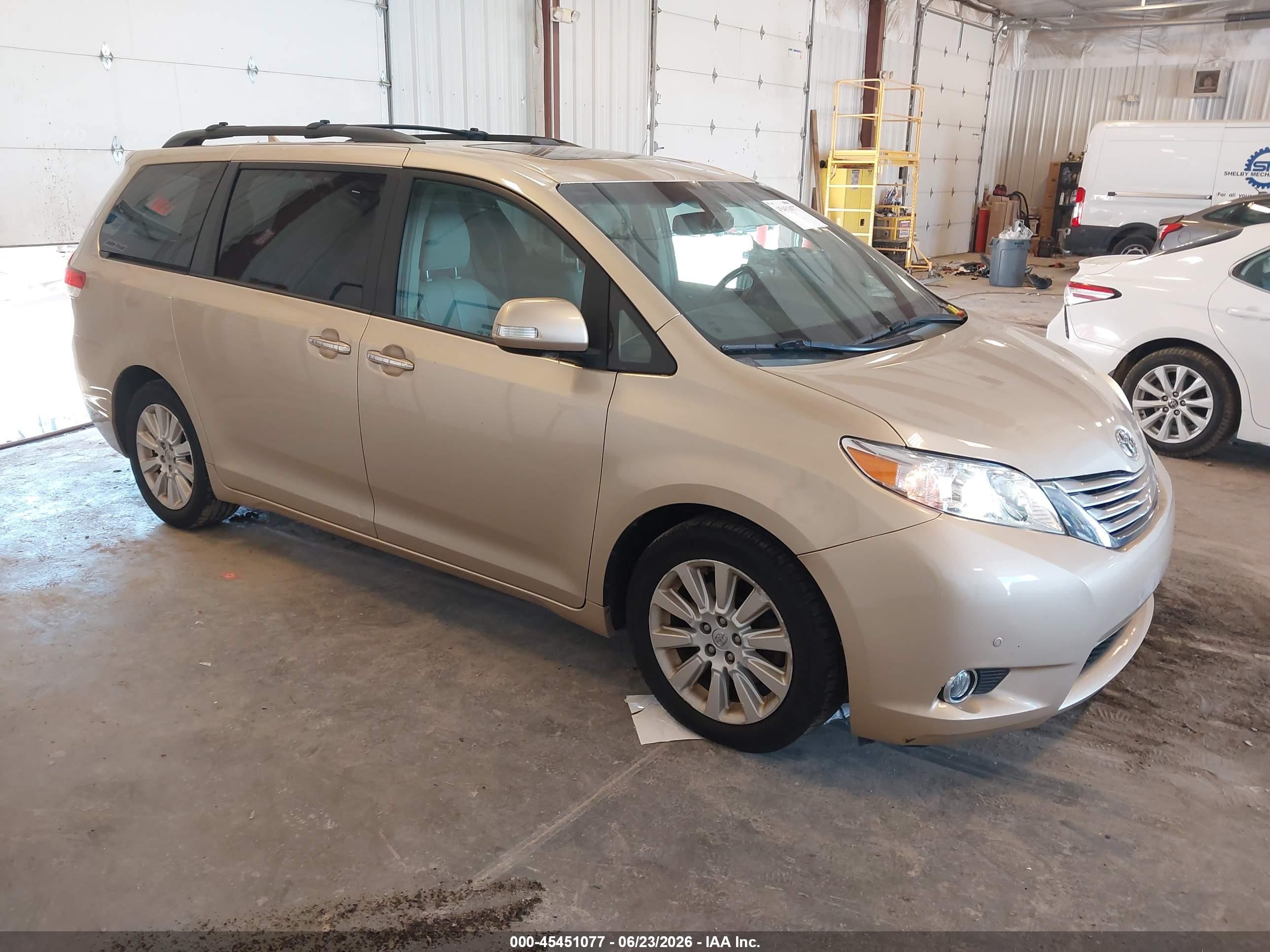 2014 Toyota Sienna Limited 7 Passenger Золотой vin: 5TDDK3DC4ES073250