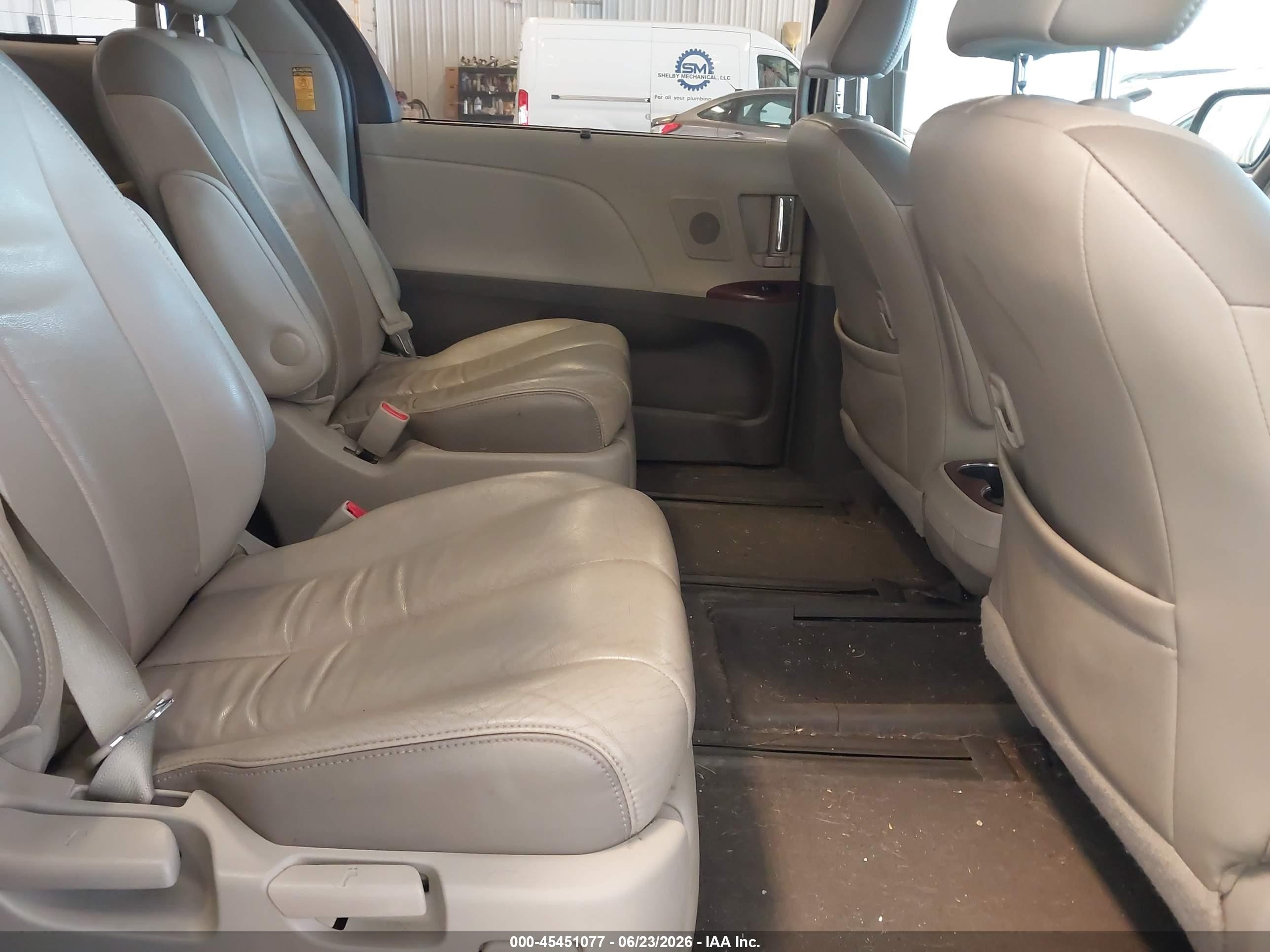 2014 Toyota Sienna Limited 7 Passenger Золотой vin: 5TDDK3DC4ES073250