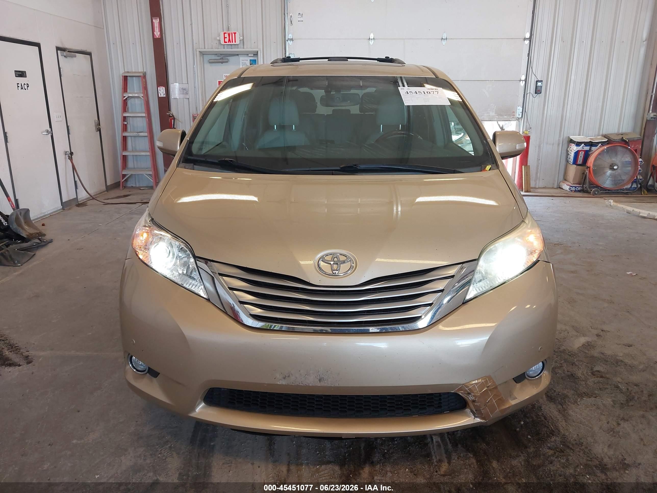2014 Toyota Sienna Limited 7 Passenger Золотой vin: 5TDDK3DC4ES073250