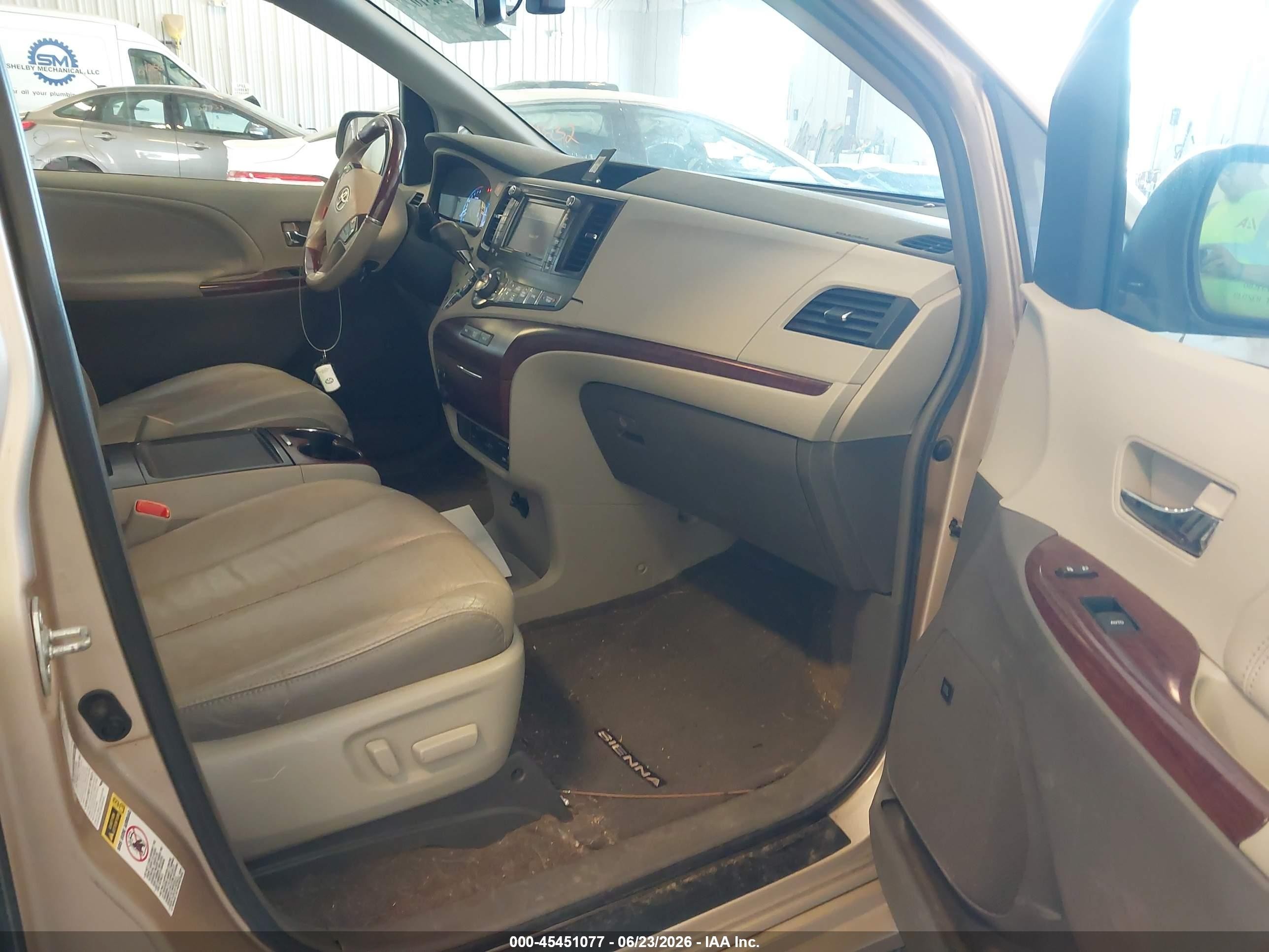 2014 Toyota Sienna Limited 7 Passenger Золотой vin: 5TDDK3DC4ES073250