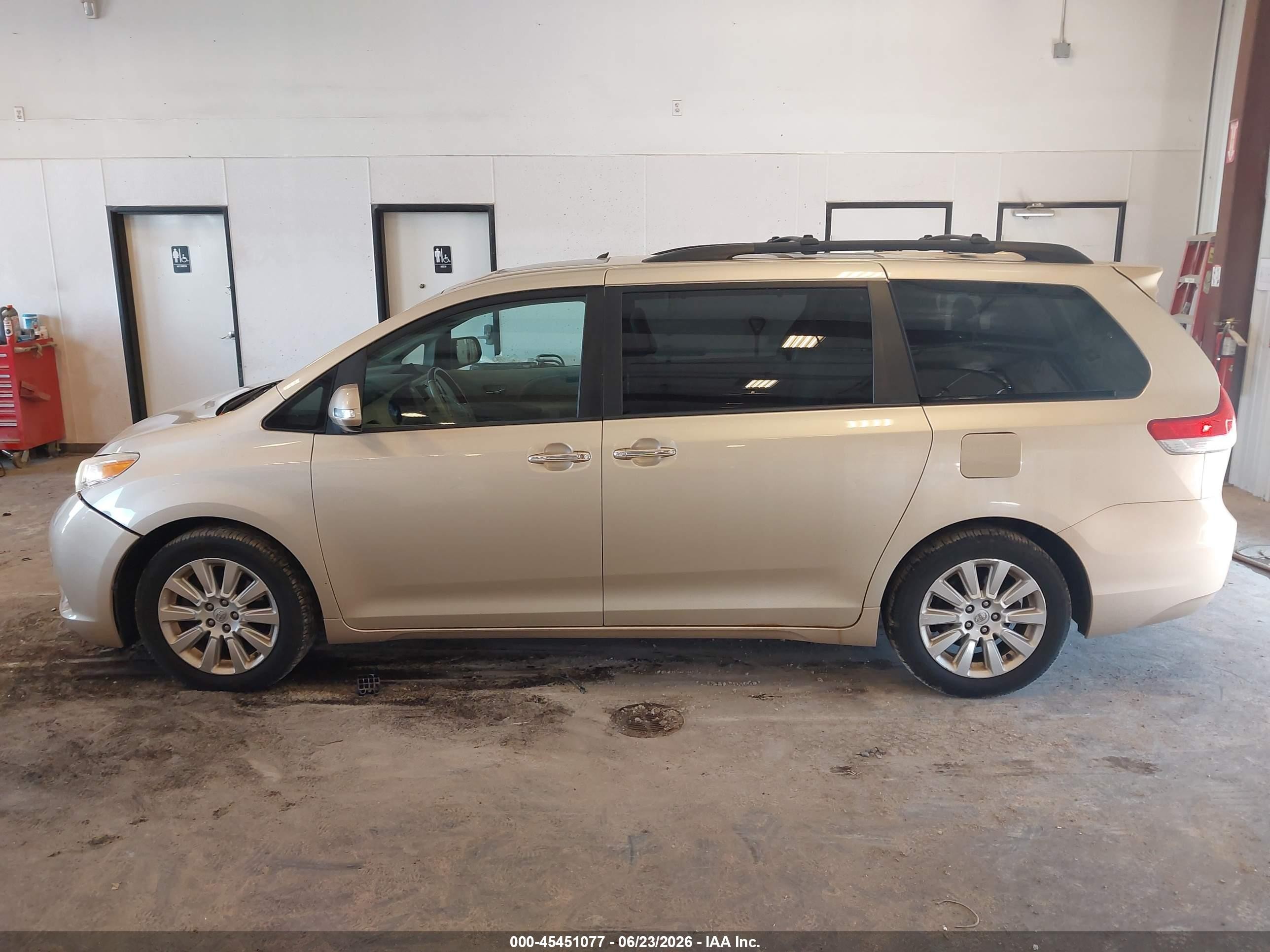 2014 Toyota Sienna Limited 7 Passenger Золотой vin: 5TDDK3DC4ES073250