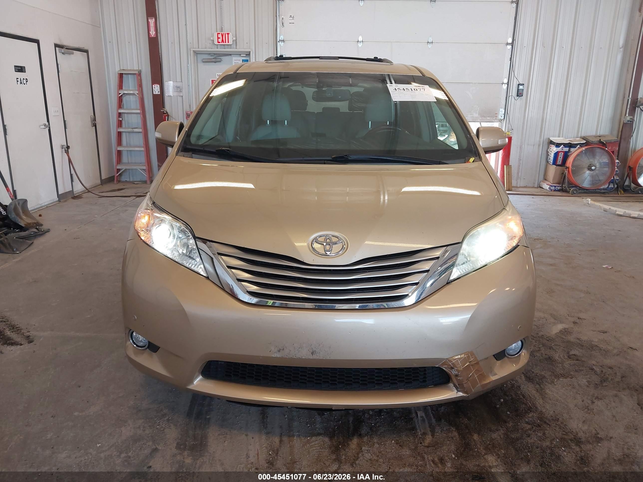 2014 Toyota Sienna Limited 7 Passenger Золотой vin: 5TDDK3DC4ES073250