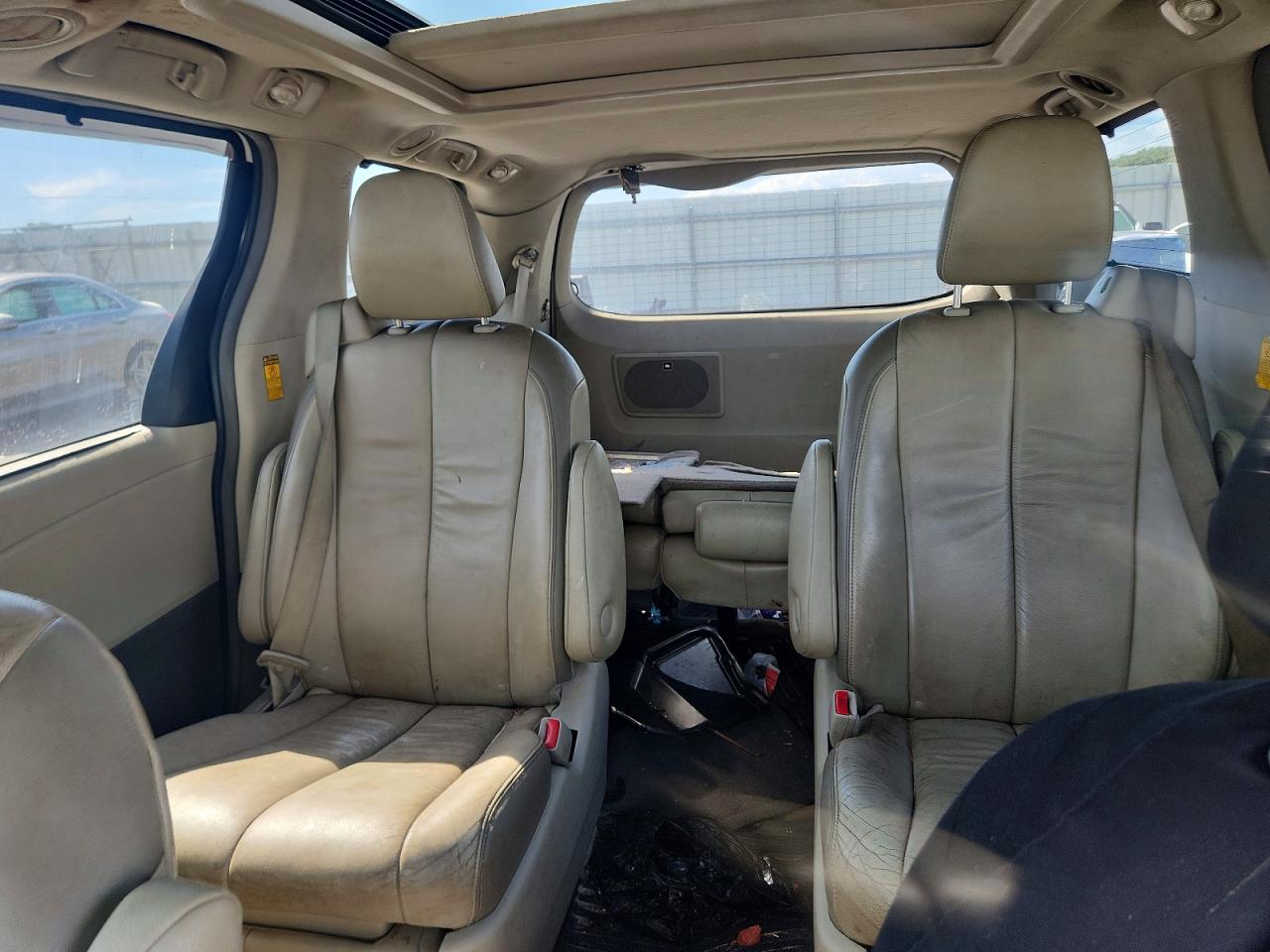 2014 Toyota Sienna Limited 7-passenger White vin: 5TDDK3DC4ES084118