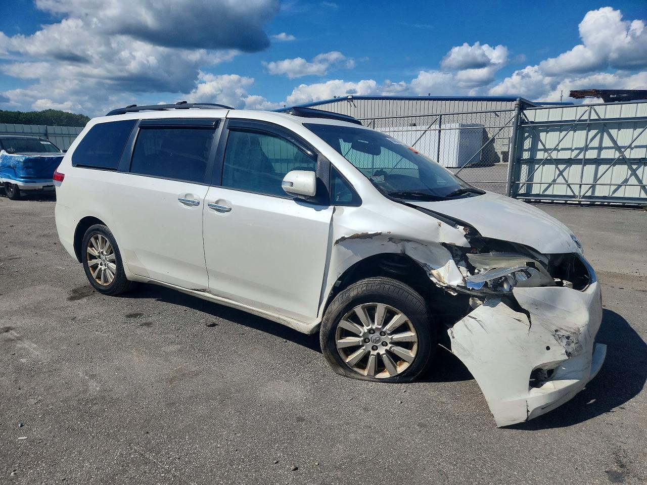 2014 Toyota Sienna Limited 7-passenger White vin: 5TDDK3DC4ES084118