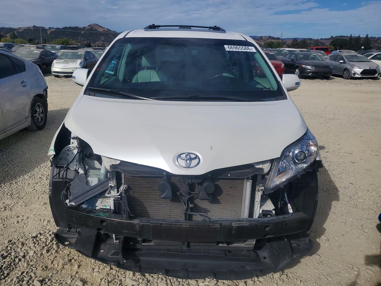 2014 Toyota Sienna Limited 7-passenger White vin: 5TDDK3DC4ES086564