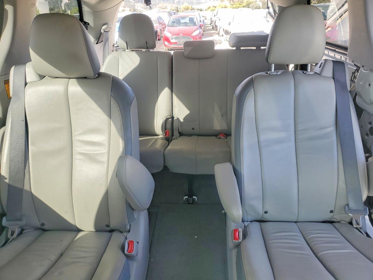 2014 Toyota Sienna Limited 7-passenger White vin: 5TDDK3DC4ES086564