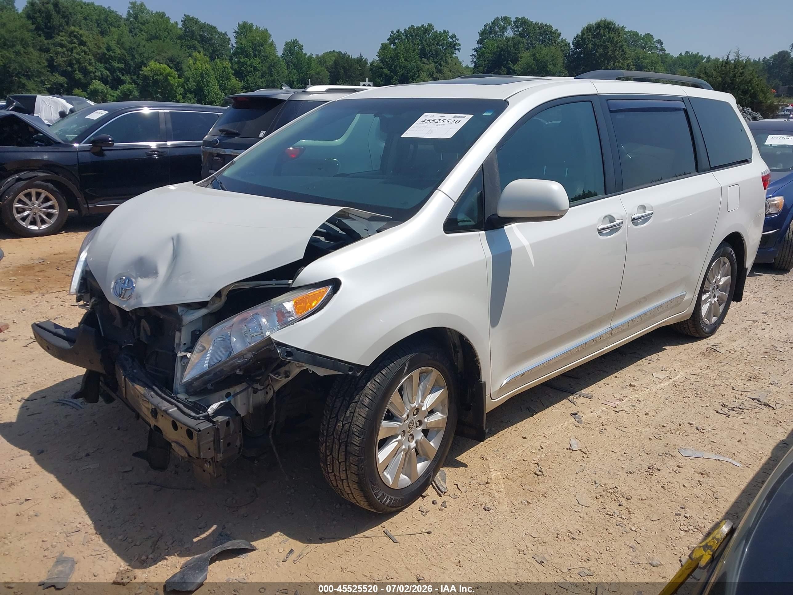 2015 Toyota Sienna Xle Premium 7 Passenger White vin: 5TDDK3DC4FS107270