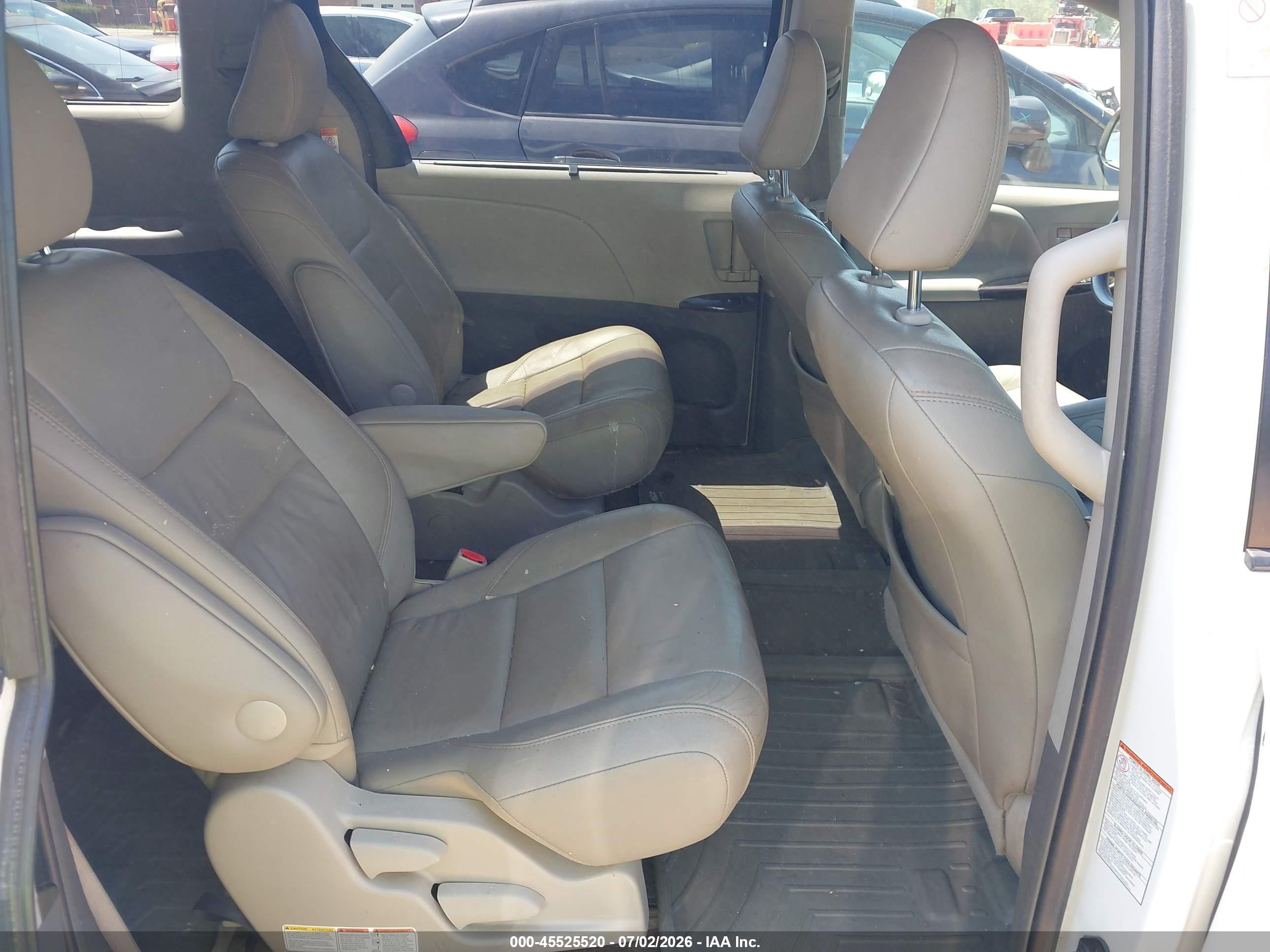 2015 Toyota Sienna Xle Premium 7 Passenger White vin: 5TDDK3DC4FS107270