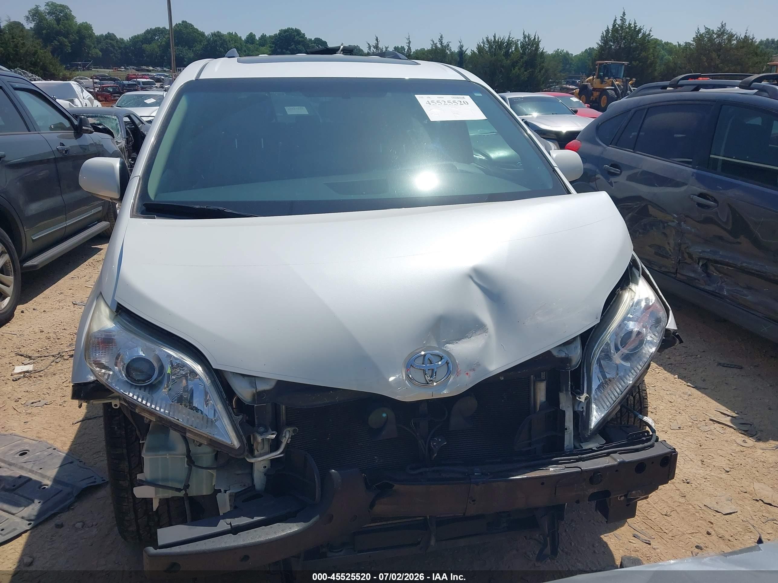 2015 Toyota Sienna Xle Premium 7 Passenger White vin: 5TDDK3DC4FS107270